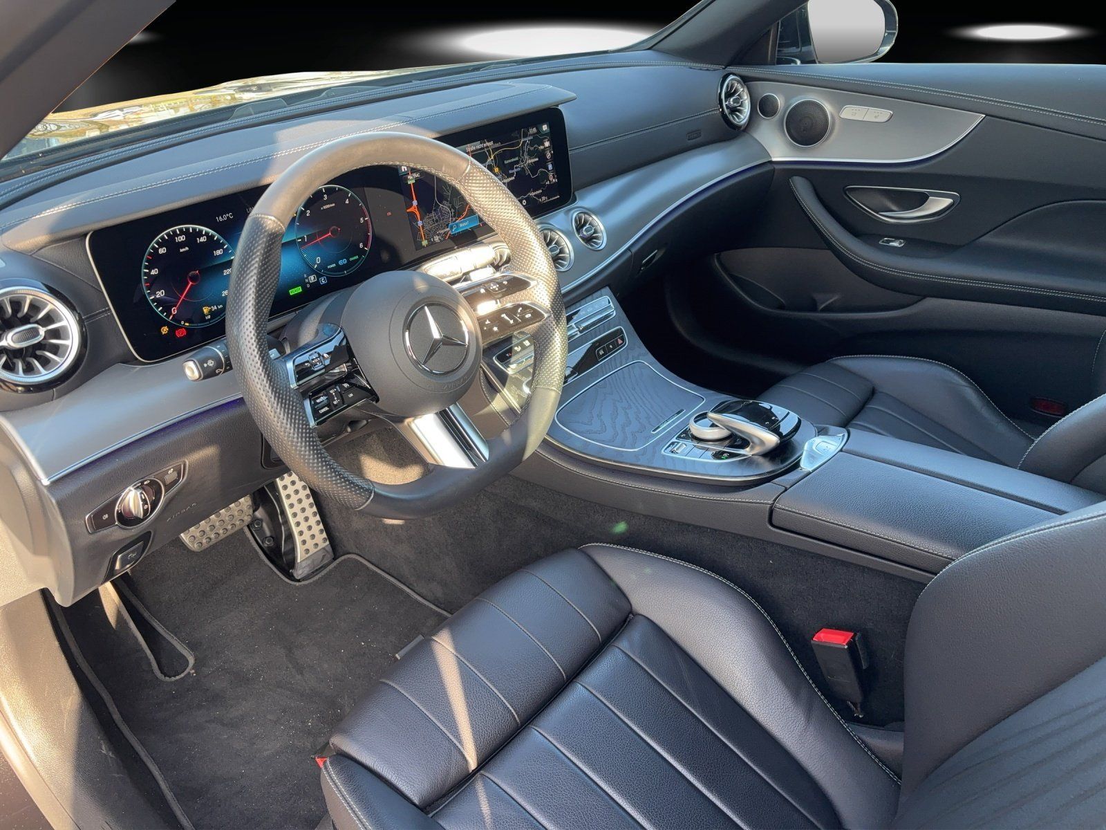 Fahrzeugabbildung Mercedes-Benz E300d 4M Cabrio AMG Night Edition Busin AIRSCARF