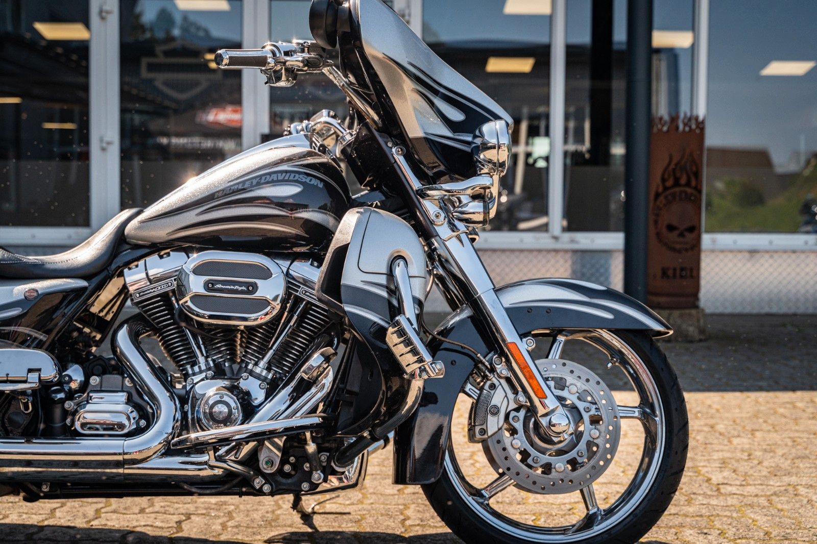 Fahrzeugabbildung Harley-Davidson CVO STREET GLIDE 110 cui FLHXSE - Kesstech-