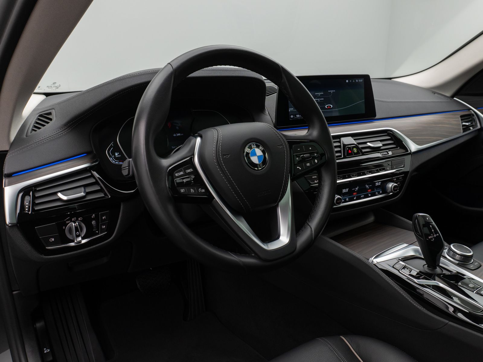 Fahrzeugabbildung BMW 530d Luxury Line Panorama Kamera DAB HiFi Alarm