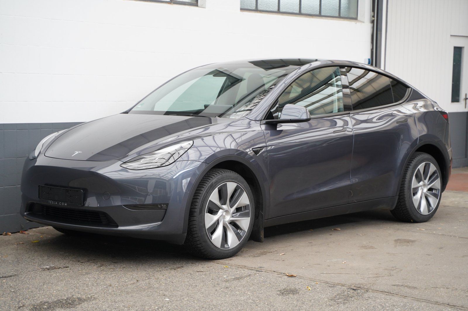 TESLA Model Y Standard Range RWD *AHK*