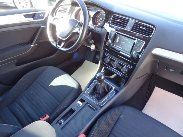Fahrzeugabbildung Volkswagen Golf VII Lim. Cup BMT/Klima/SitzH/