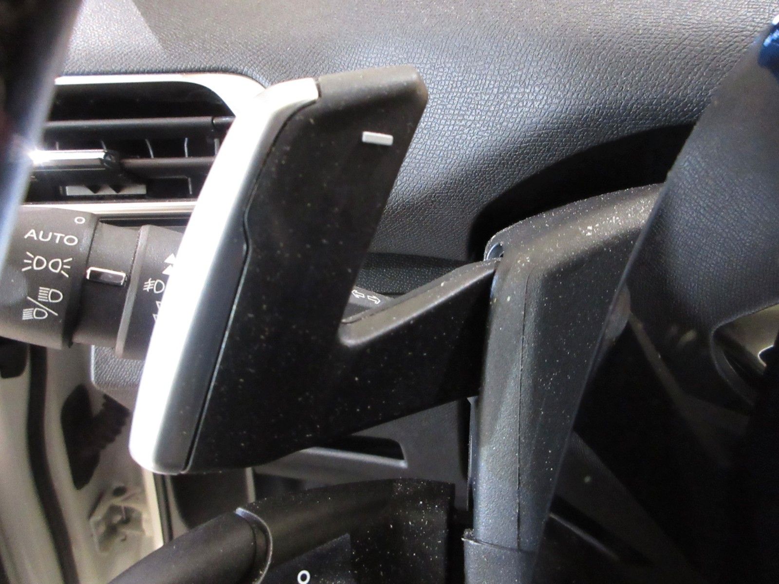 Fahrzeugabbildung Peugeot 3008 Allure 1.2T LED/NAVI/PDC/R´CAM/KEYLESS