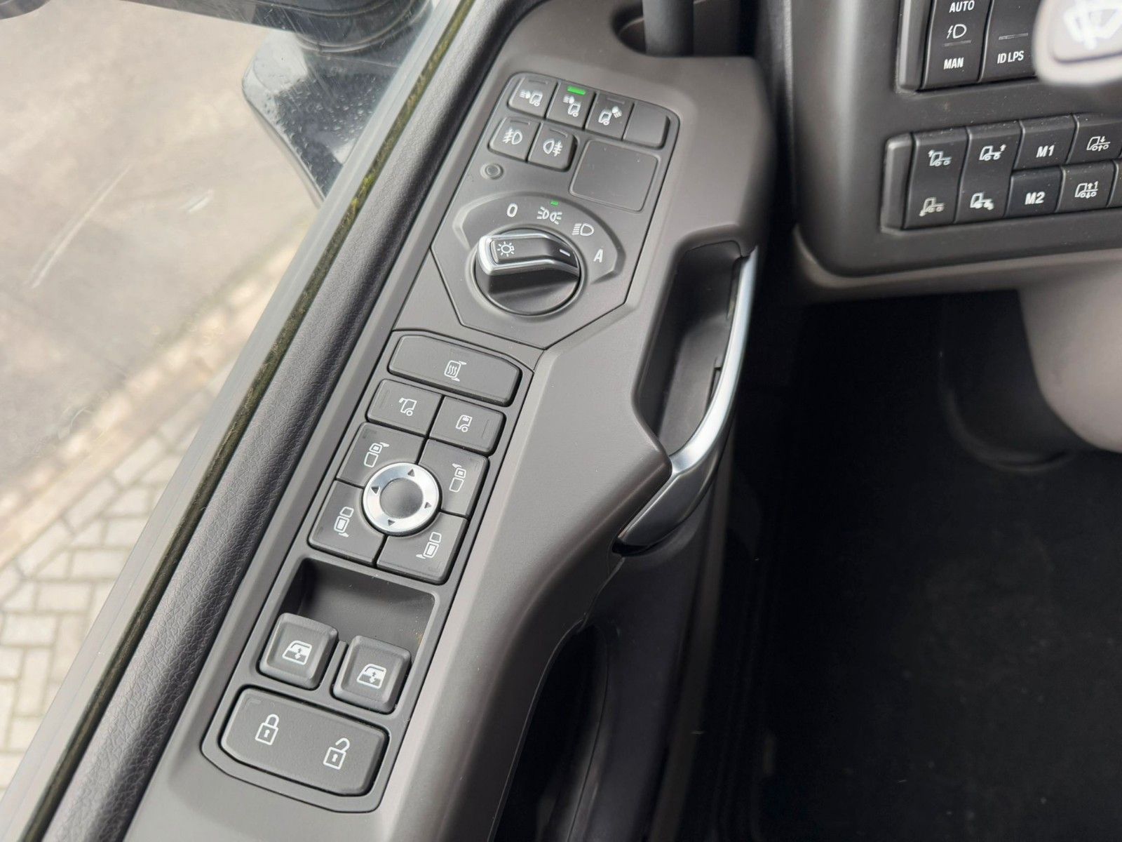 Fahrzeugabbildung Scania R580 V8 HMF 3220-K4 Kran Funk 66 t