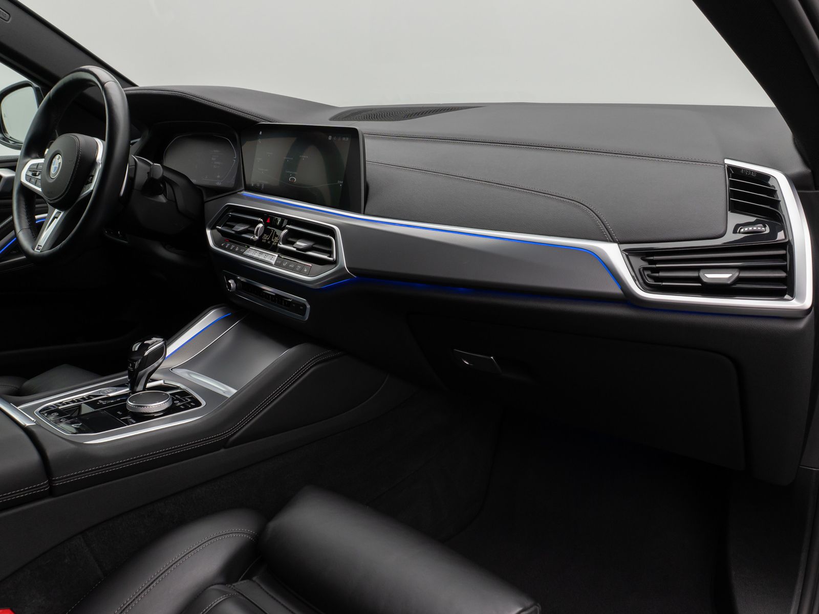 Fahrzeugabbildung BMW X6 xD30d M Sport DAB 360°DisplKey AHK Alarm 22"