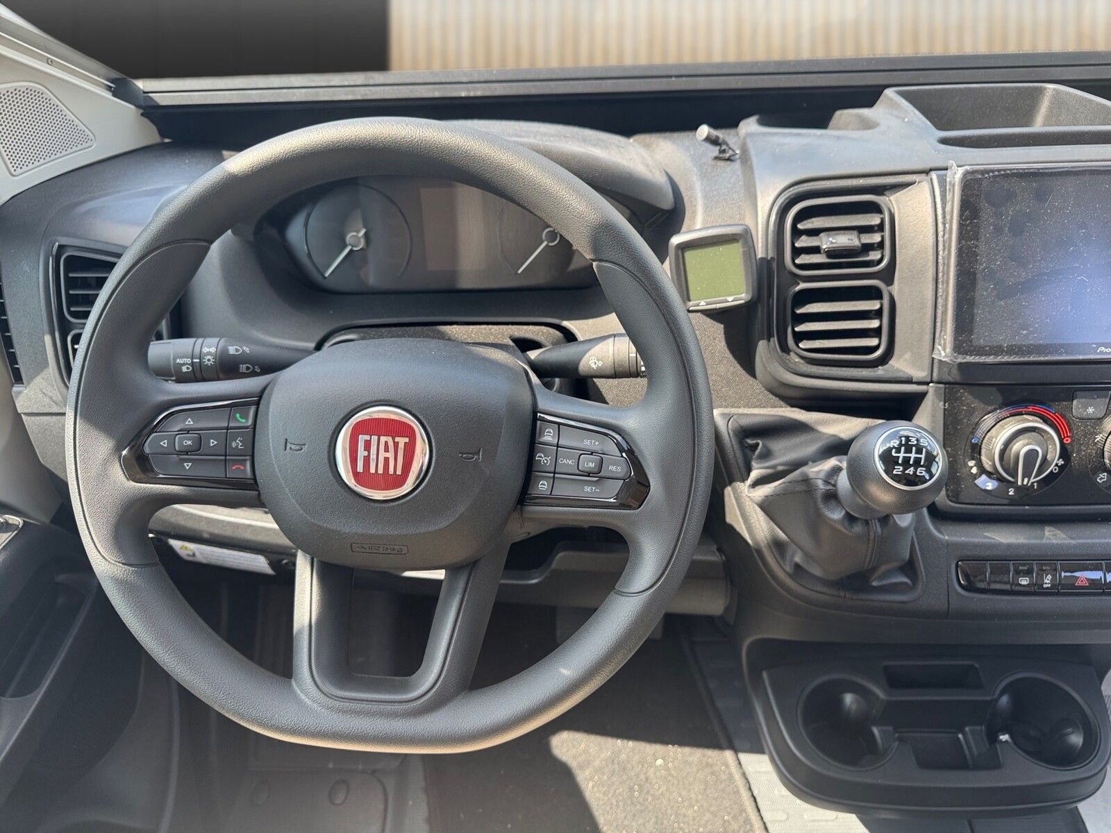 Fahrzeugabbildung Eura Mobil Van V 635 EB Klimaauto., Solar, Fahrassistenzpak