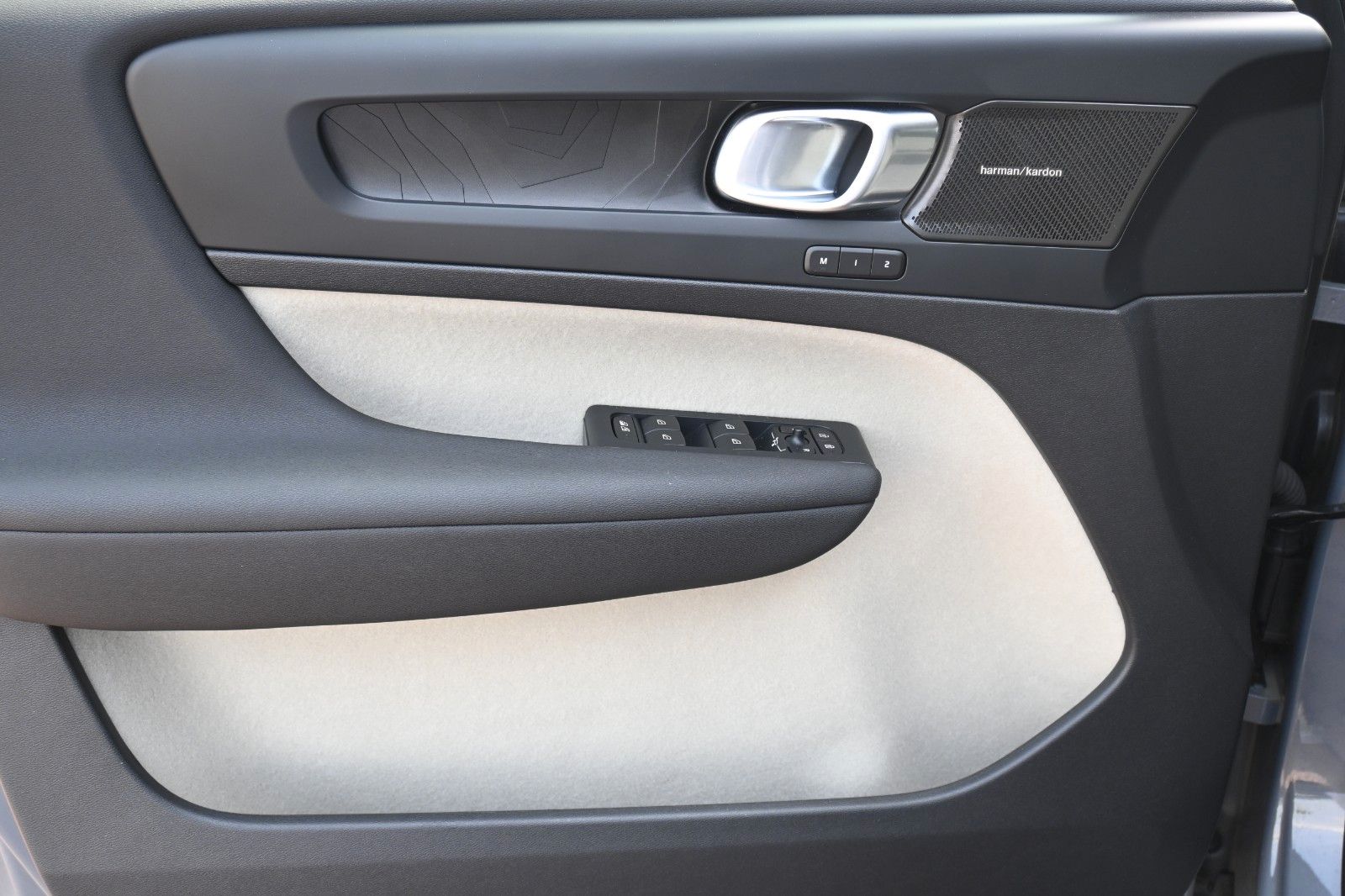 Fahrzeugabbildung Volvo XC40 T5 Recharge Plug-In Hybrid Plus Bright