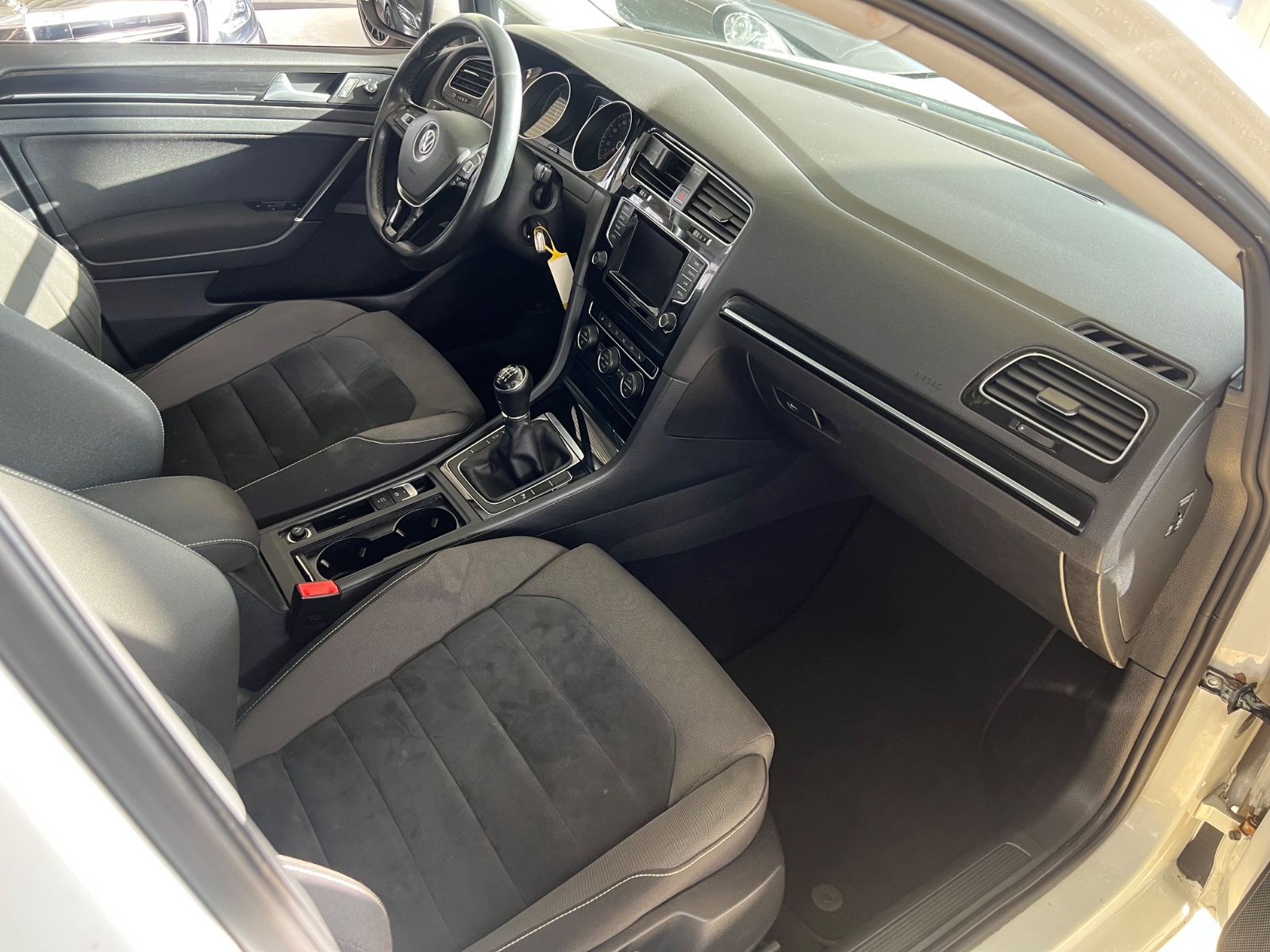 Fahrzeugabbildung Volkswagen Golf VII Lim. 2.0 TDI Highline PANORAMADACH*1.HD