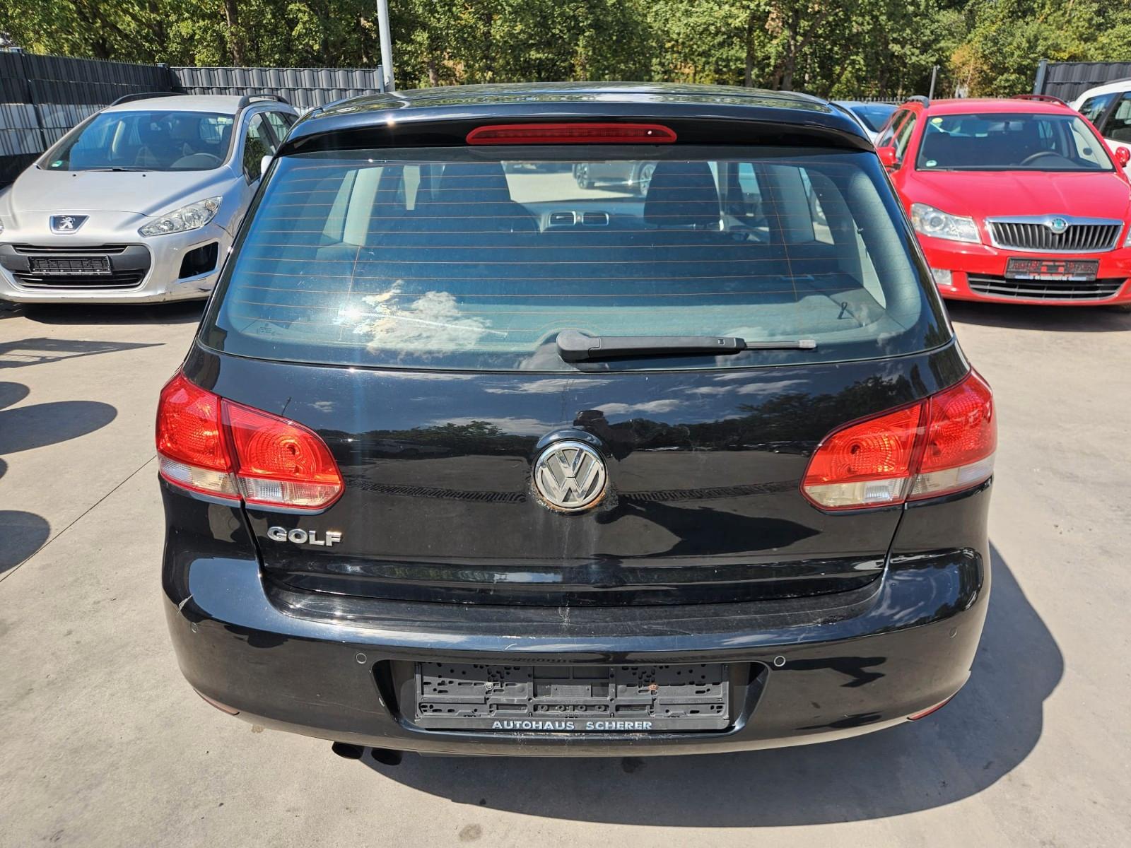 Volkswagen Golf 2010 — interior