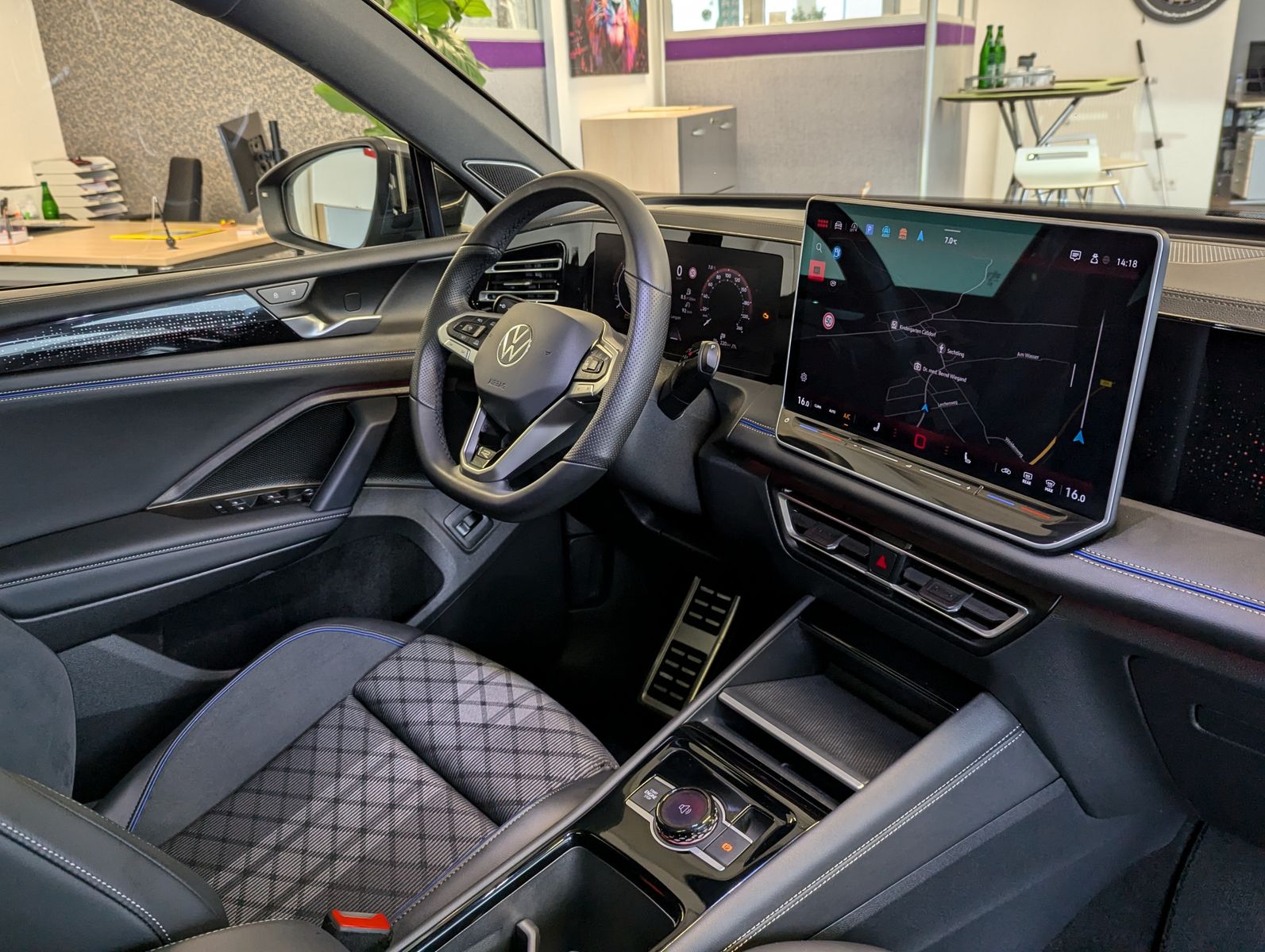 Fahrzeugabbildung Volkswagen Tiguan 2.0TDI R-Line 4M Pano H/K AHK Matrix 20"