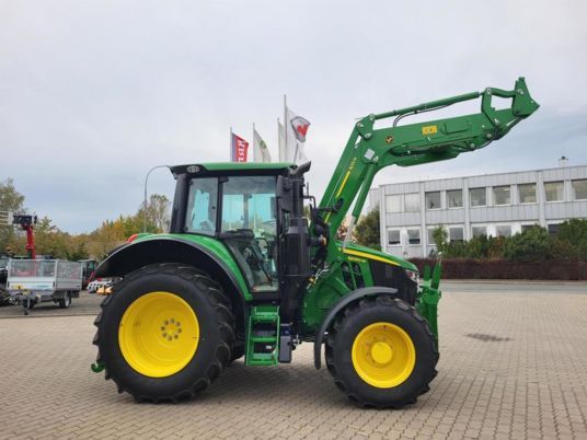 John Deere 6090M