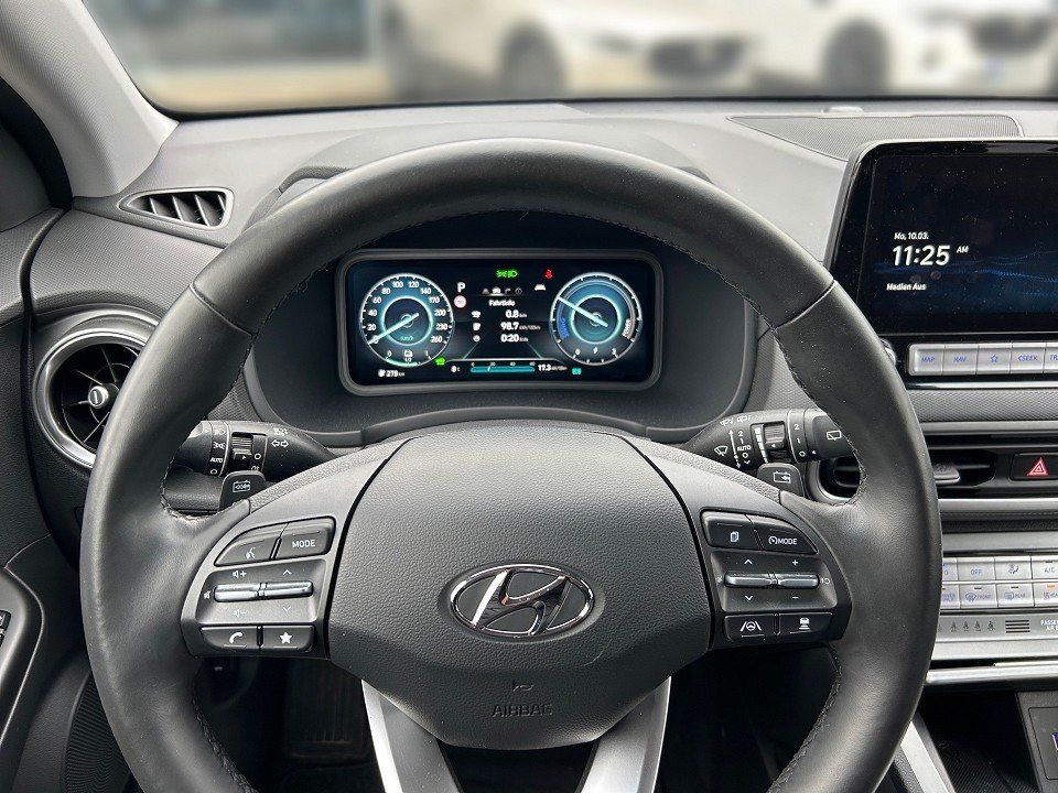 Fahrzeugabbildung Hyundai KONA EV 64kWh TREND NAV-P GARANTIE 1.HD CARPLAY+