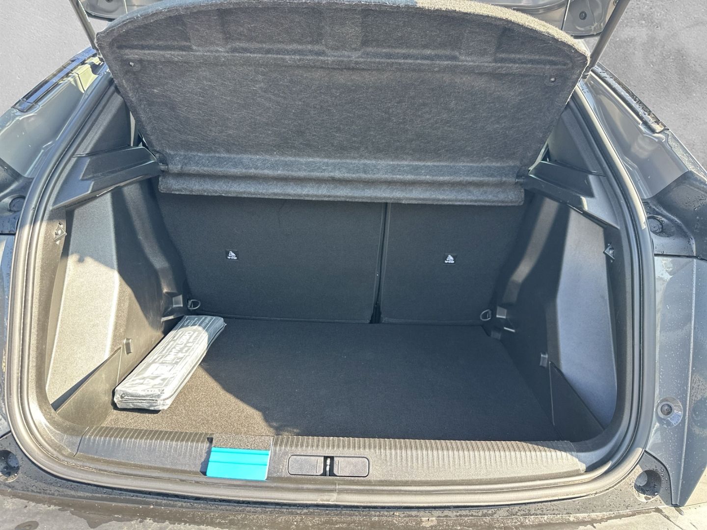 Fahrzeugabbildung Peugeot 2008 Active Navi LED Klimaautom SHZ Spurhalteass