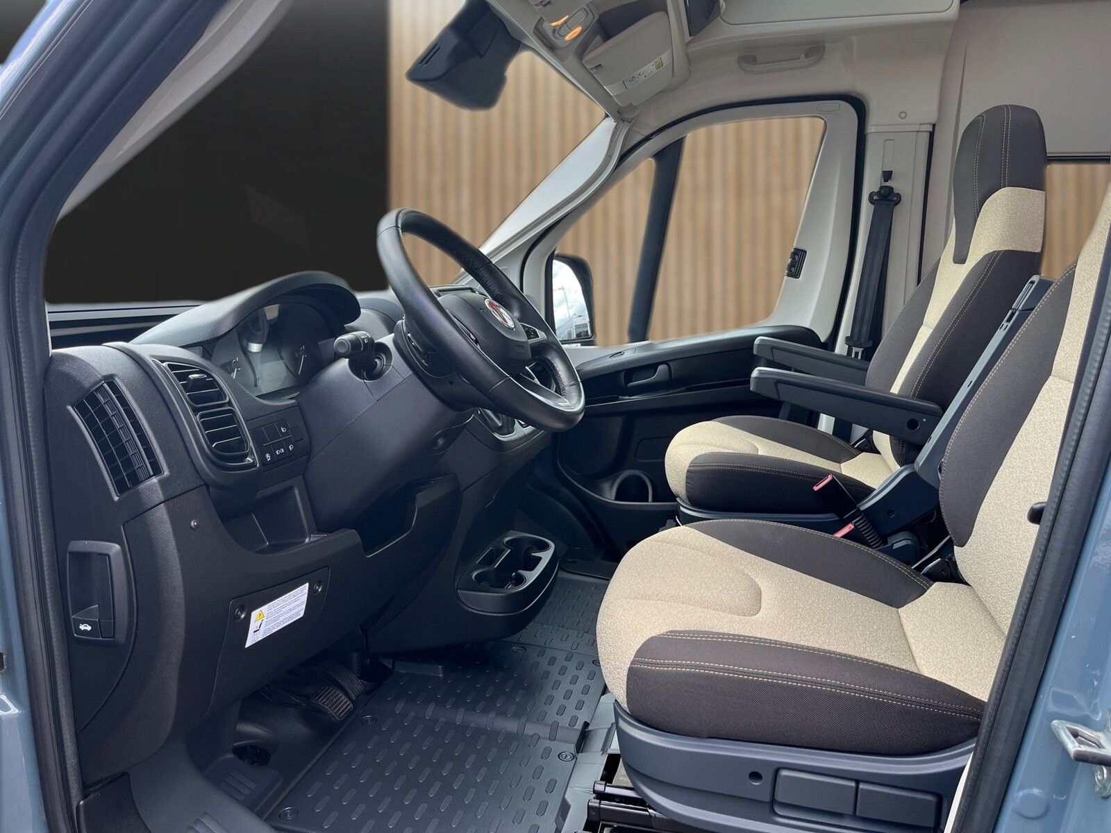 Fahrzeugabbildung Chausson Van Sport Line V697 Automatik AHK Wechselrichter