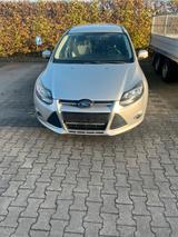 Ford Focus Turnier 1,6 - Ford Focus aus 2012 mit Diesel-Antrieb: Kombi