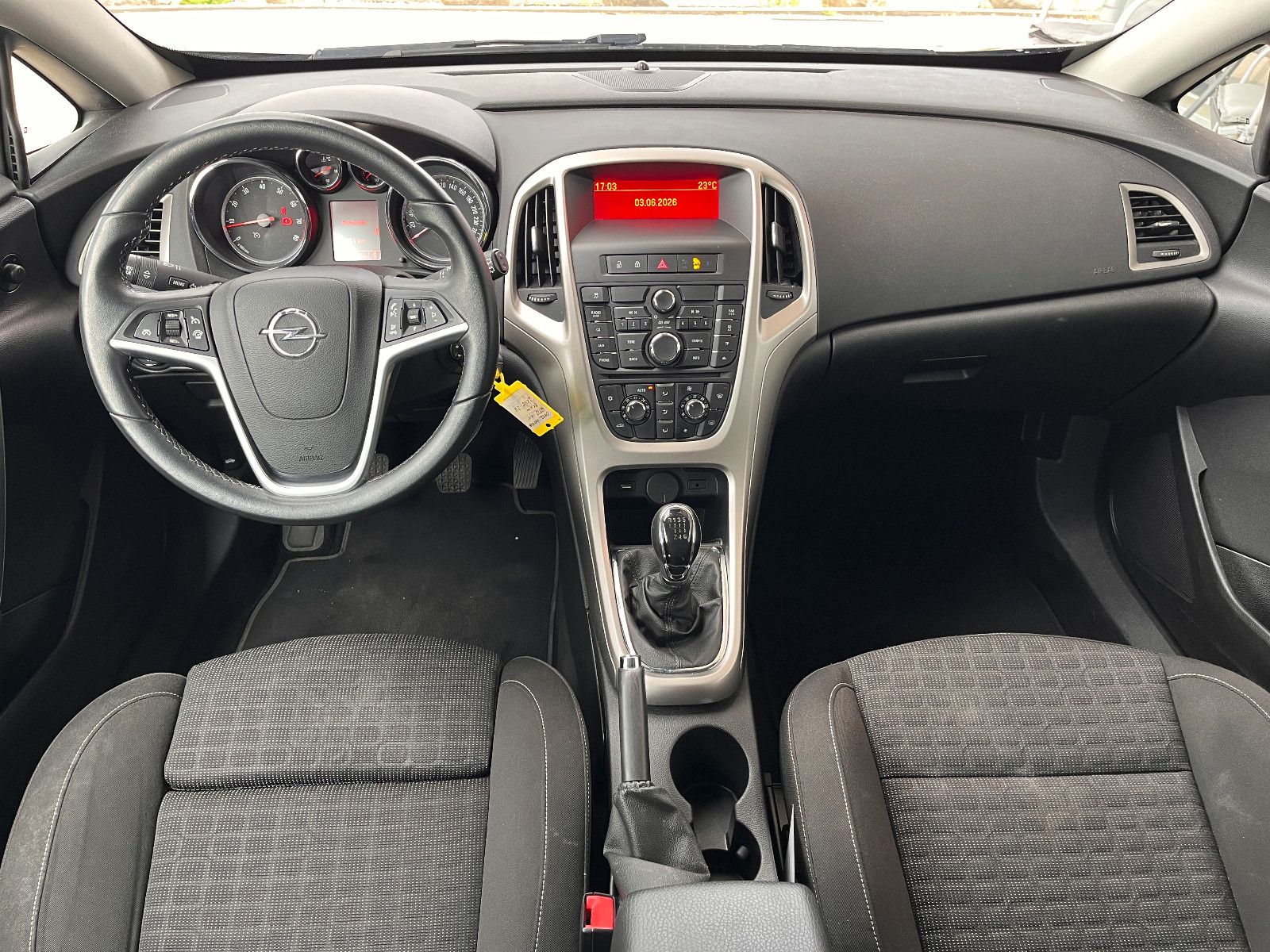 Fahrzeugabbildung Opel Astra J GTC Active 1.4 Turbo 88KW