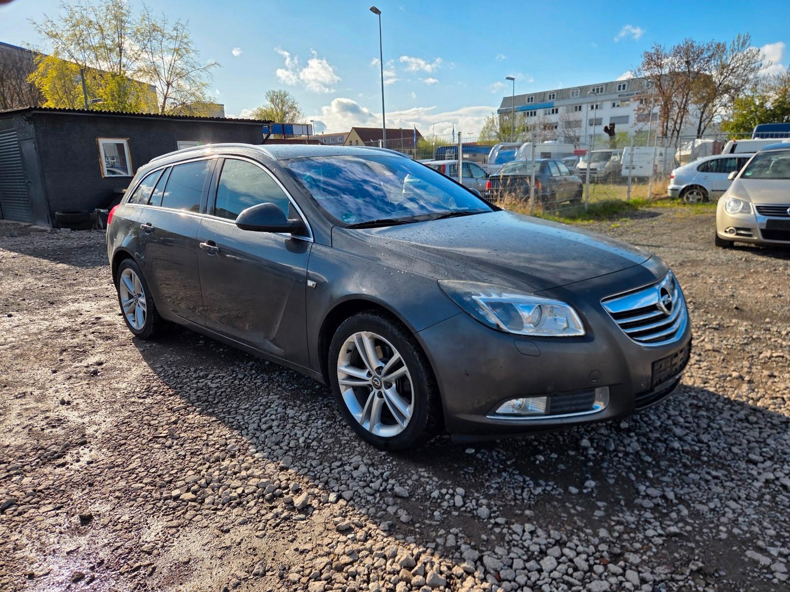 Opel Insignia A Sports Tourer Sport 4x4+AHK+TÜV NEU