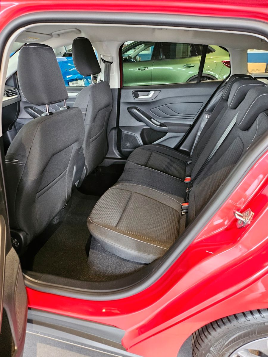 Fahrzeugabbildung Ford Focus Turnier Titanium