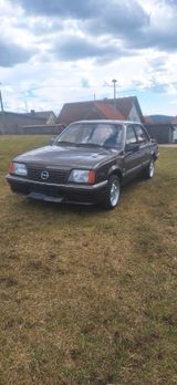 Opel Ascona C Limousine - Opel Ascona: Limousine