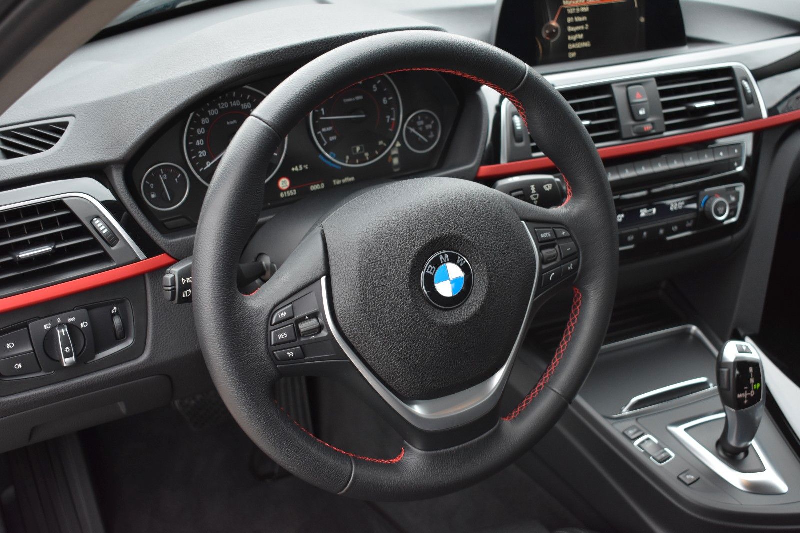 Fahrzeugabbildung BMW 320 i Limo. Sport Line