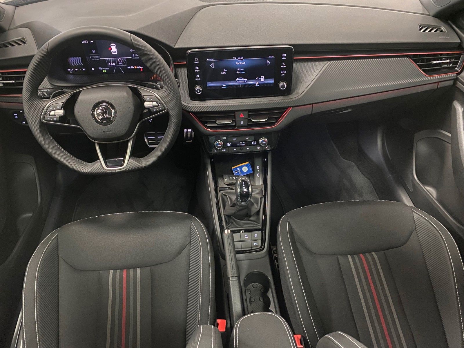 Fahrzeugabbildung SKODA Kamiq 1.0 TSI DSG Monte Carlo+MATRIX+PANORAMA+BC