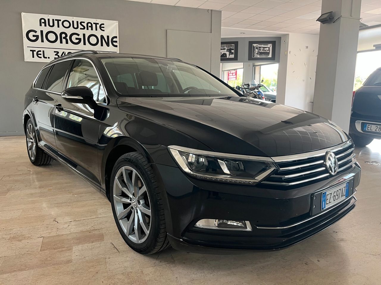 Volkswagen Passat - 1