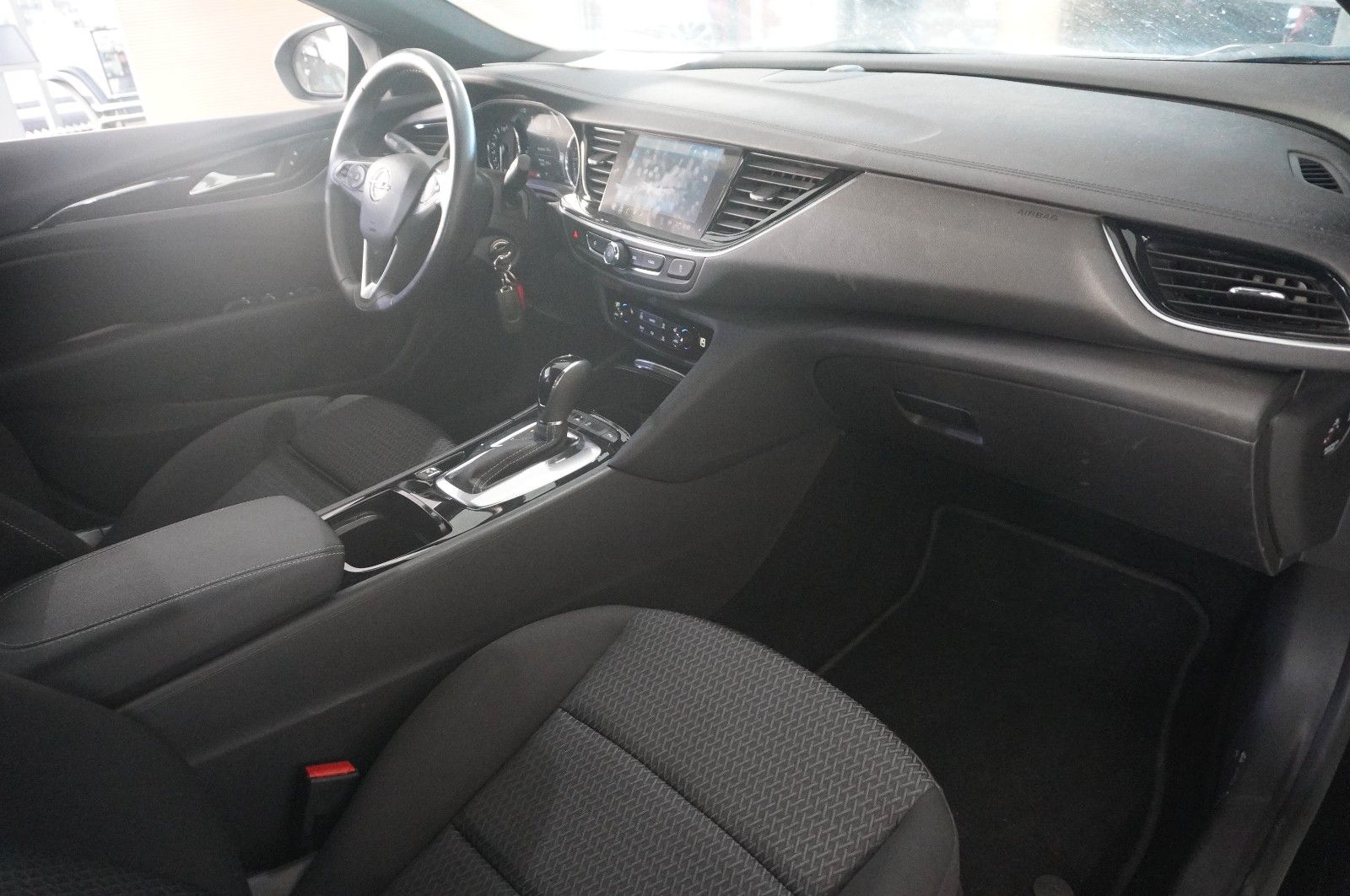 Fahrzeugabbildung Opel Insignia B ST 2.0T ELEGANCE NAVI/LED/VIRT./DAB+