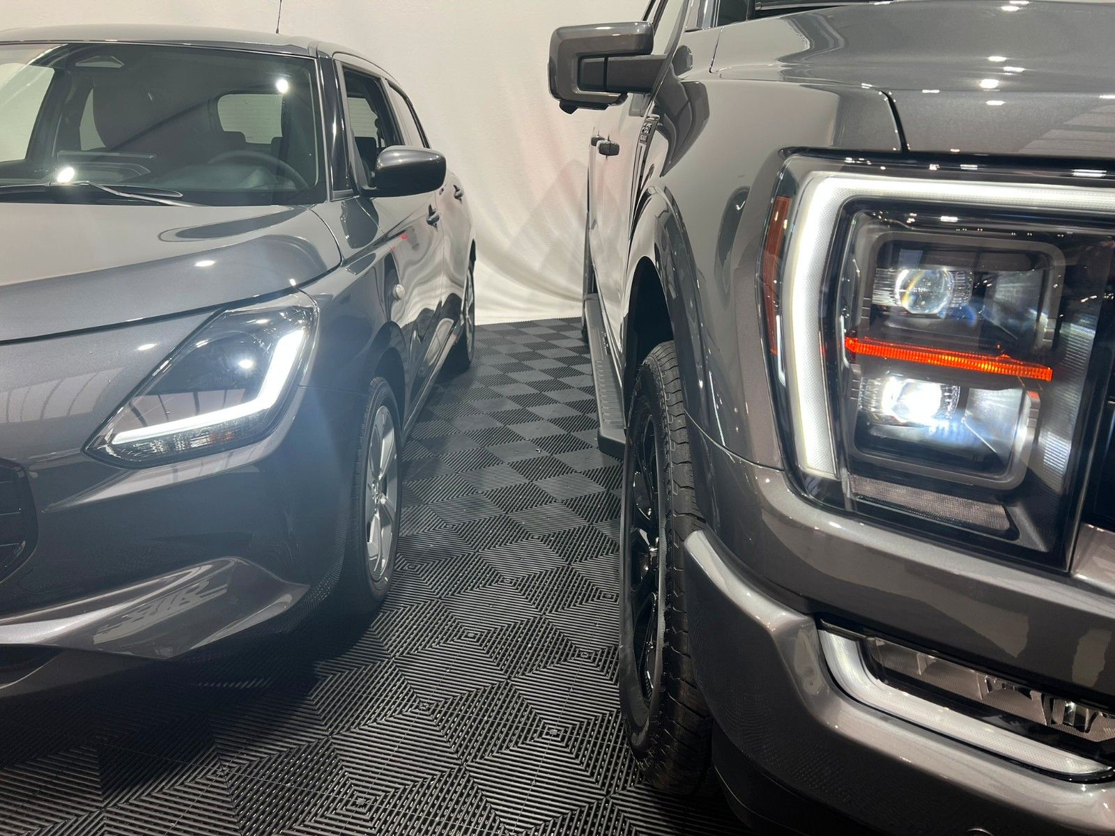 Fahrzeugabbildung Ford F-150 Lariat 5.0L *BIG DEAL* Suzuki Swift Bundle