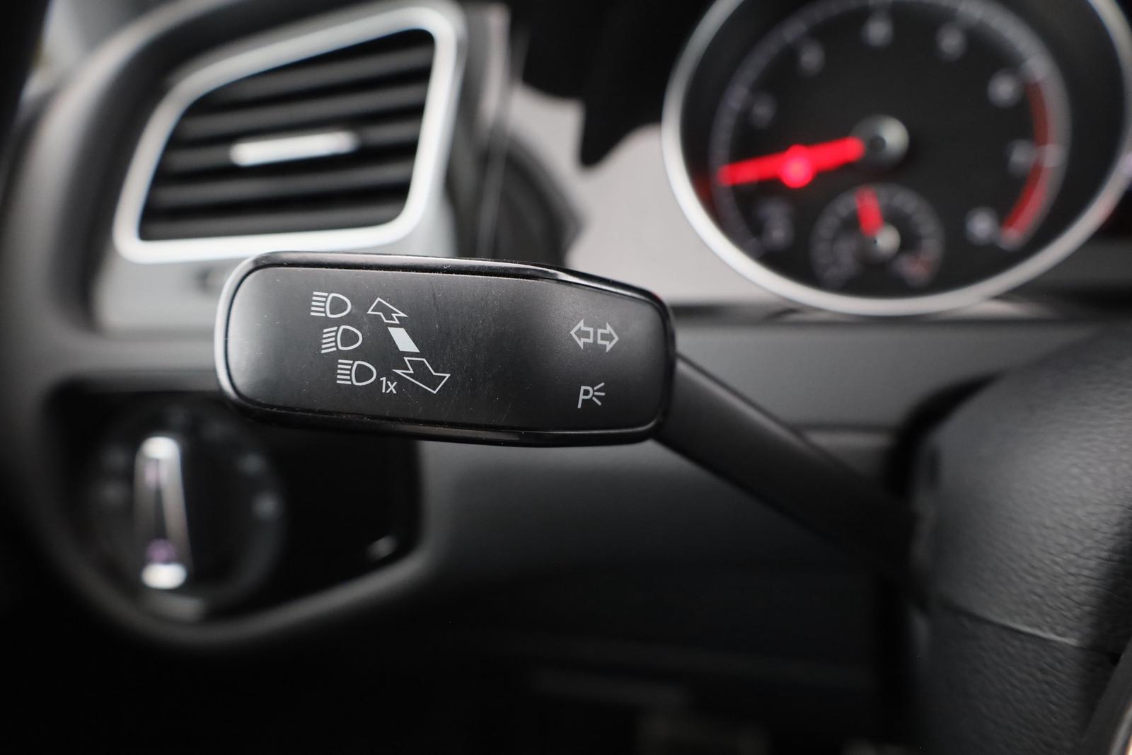 Volkswagen Golf VII 1.5 TSI Join Navi Sitzheizung ACC PDC