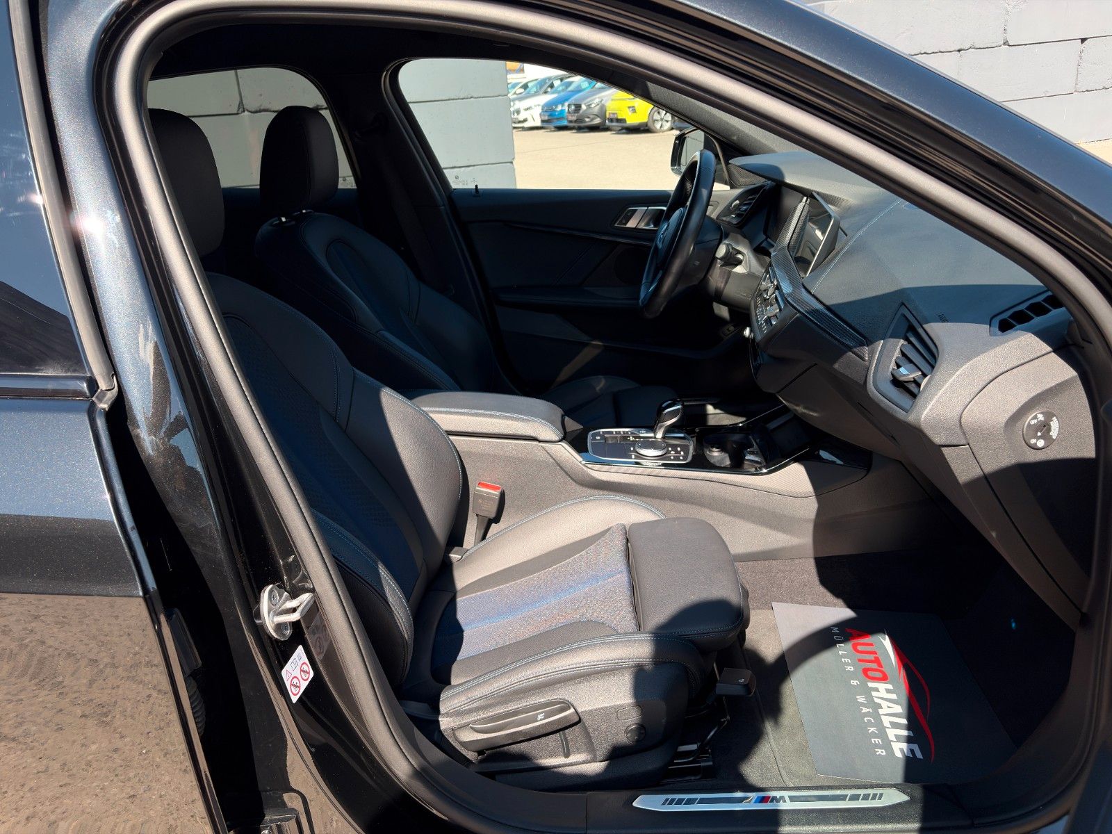 Fahrzeugabbildung BMW 118i M Sport Autom SHZ LHZ Hifi Amb Navi CarPlay