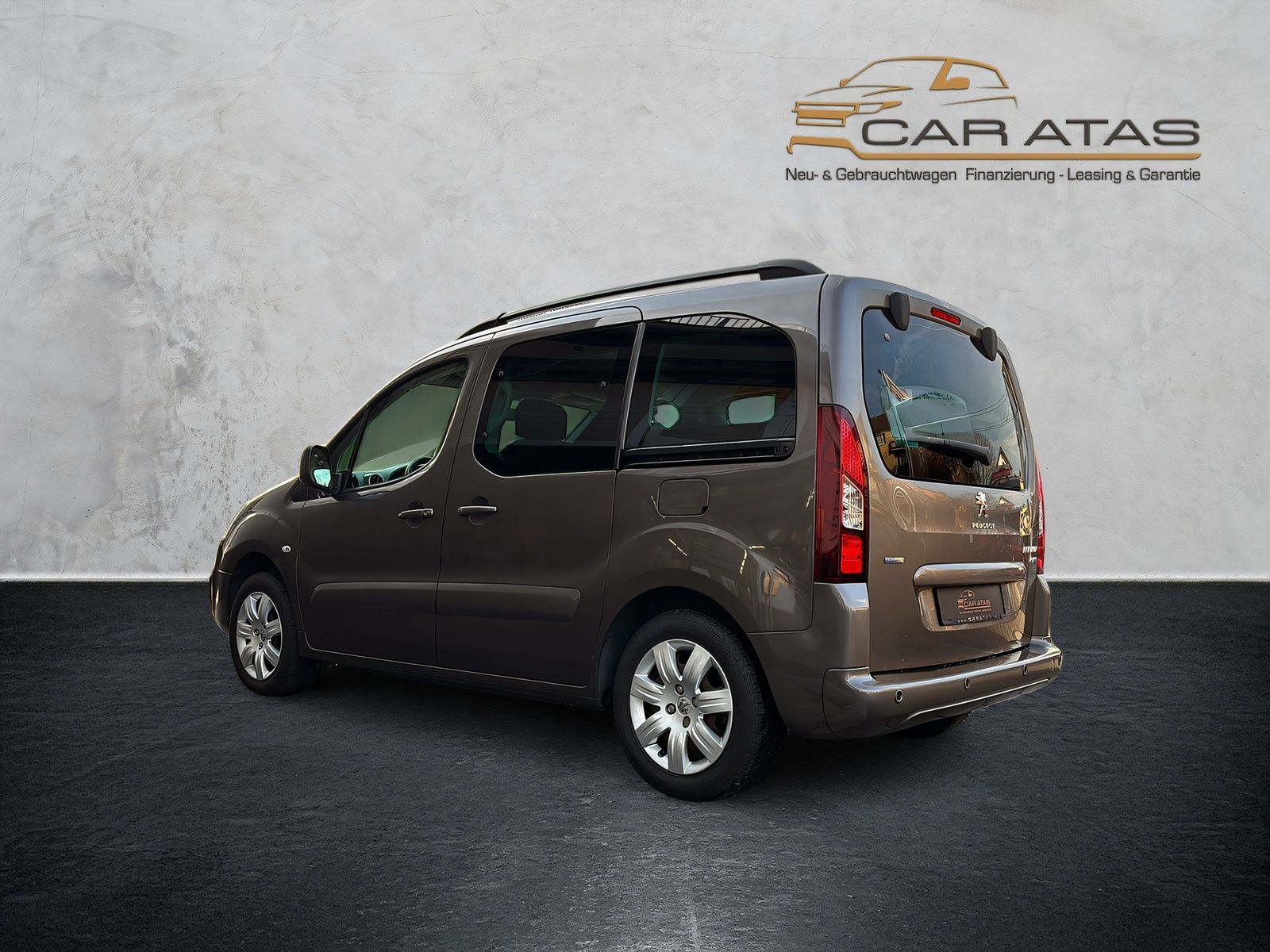 Fahrzeugabbildung Peugeot Partner Tepee Allure 1.2 Pure Tech Klimaaut.Temp