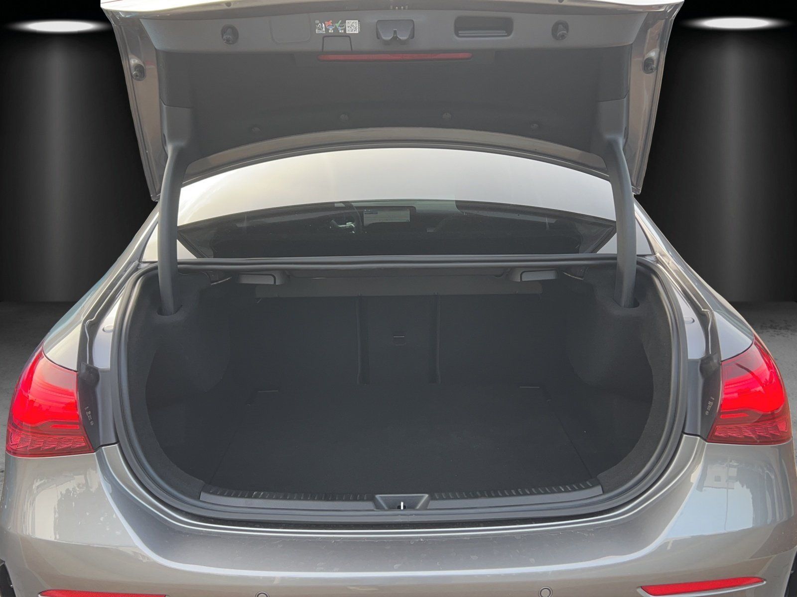 Fahrzeugabbildung Mercedes-Benz Mercedes-AMG A 35 4M Limousine+PSD+Keyless-GO