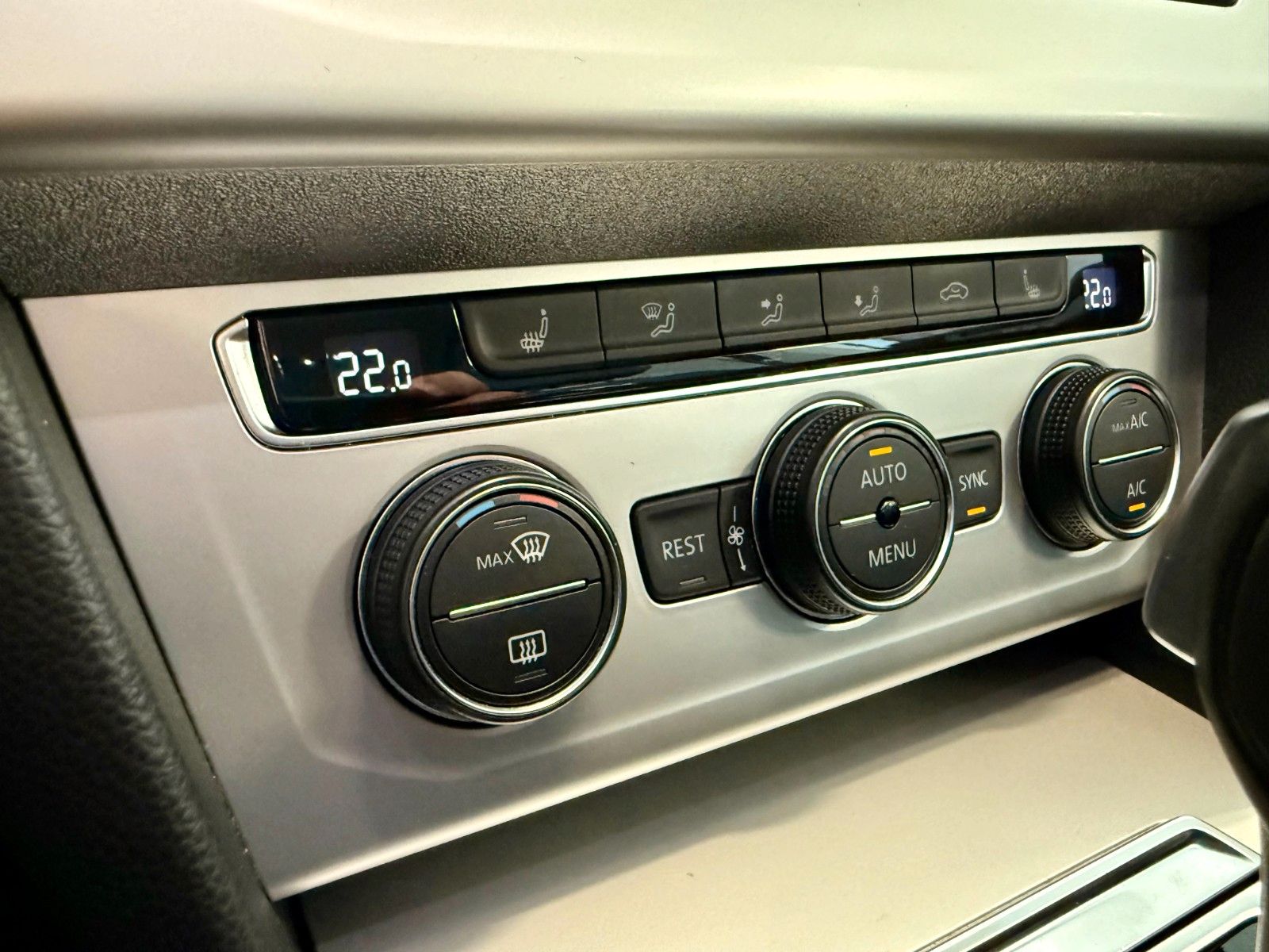 Fahrzeugabbildung Volkswagen Passat Variant 2.0TDI DSG Comfortline BlueMotion