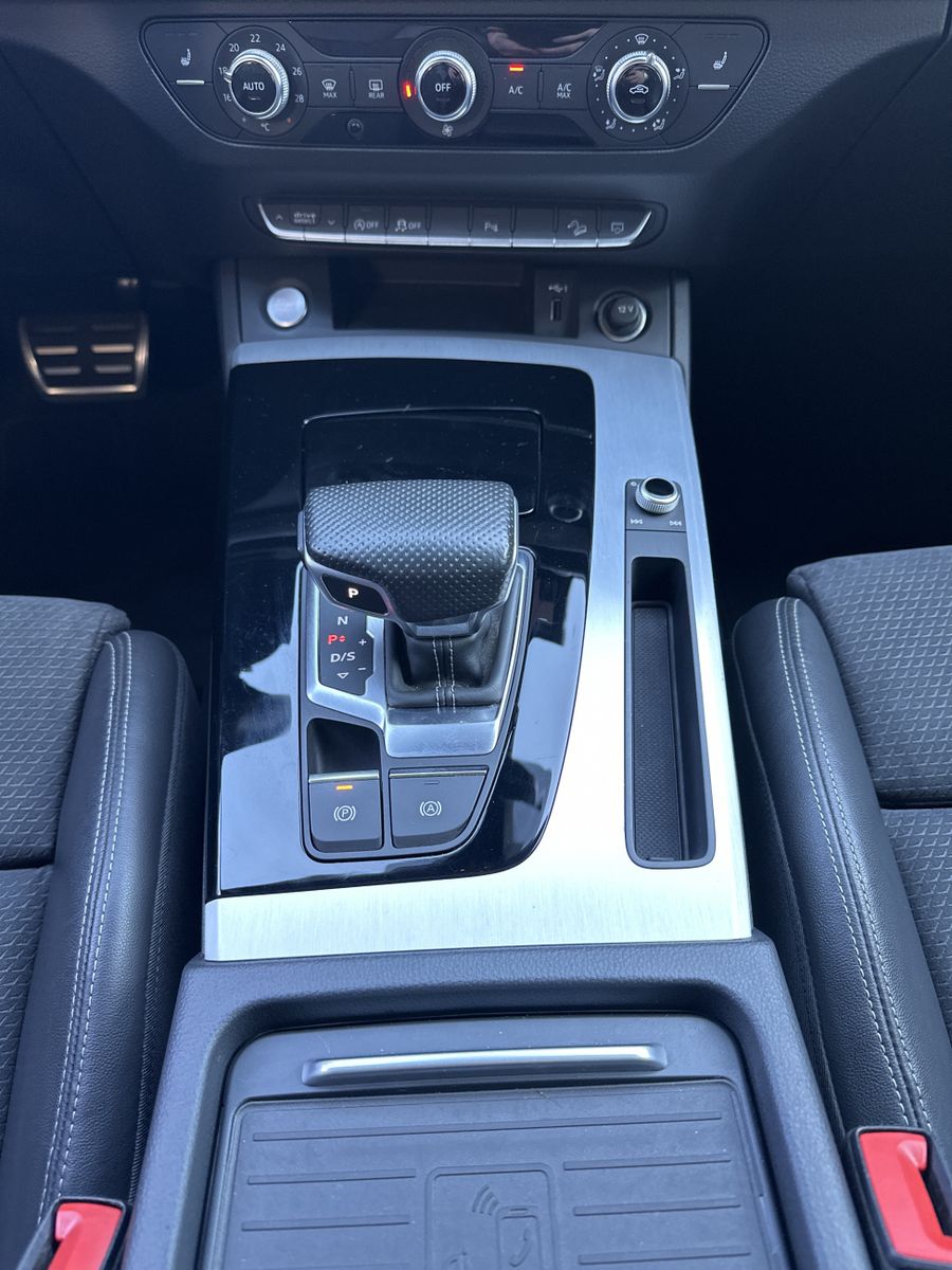 Fahrzeugabbildung Audi Q5 40 TDI Qu S-Line NAV+LED+VCOCKPIT+PANO+19ZOLL
