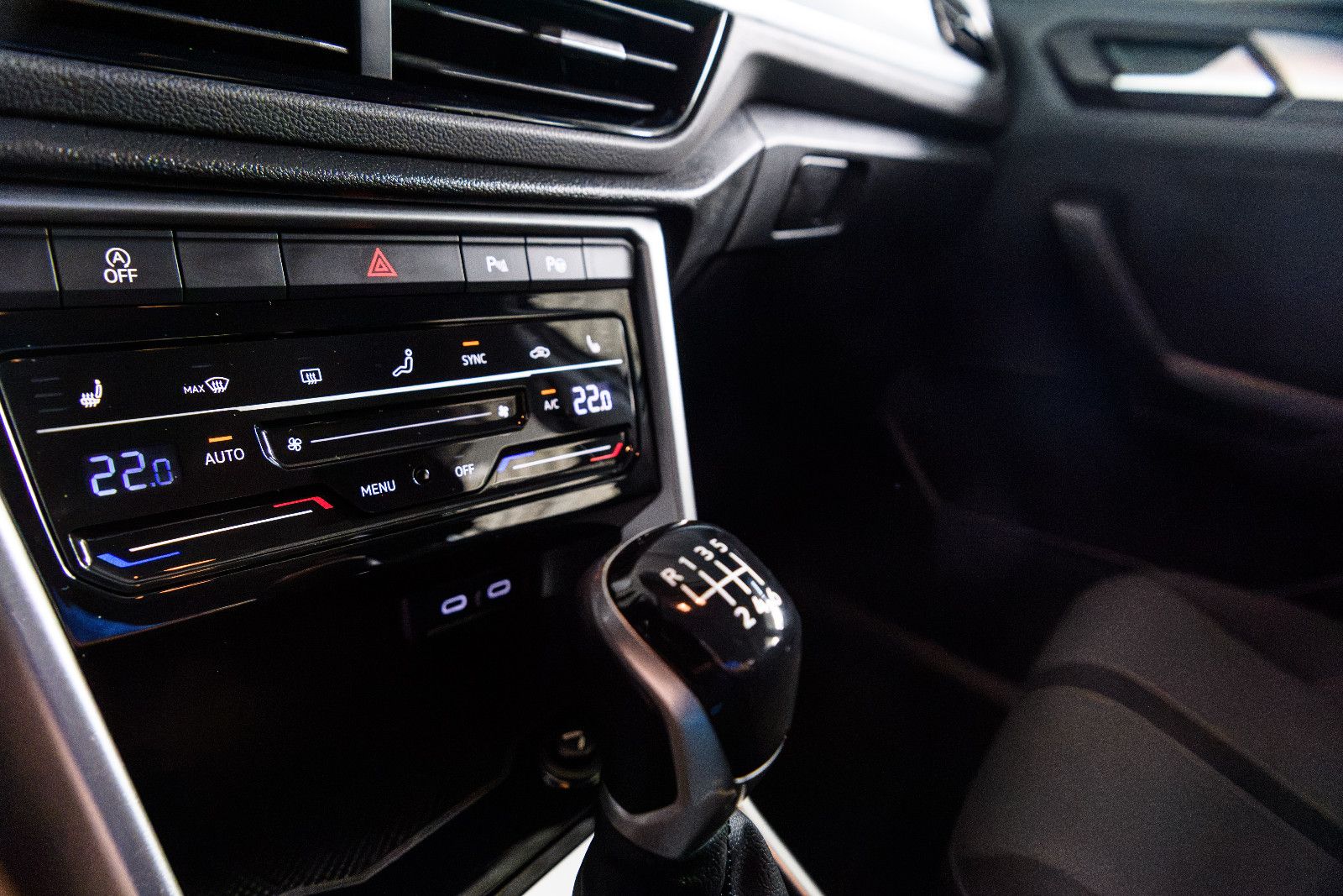 Fahrzeugabbildung Volkswagen T-Roc Life +LED+AW+Cockpit PRO+Park Assist+Ascot