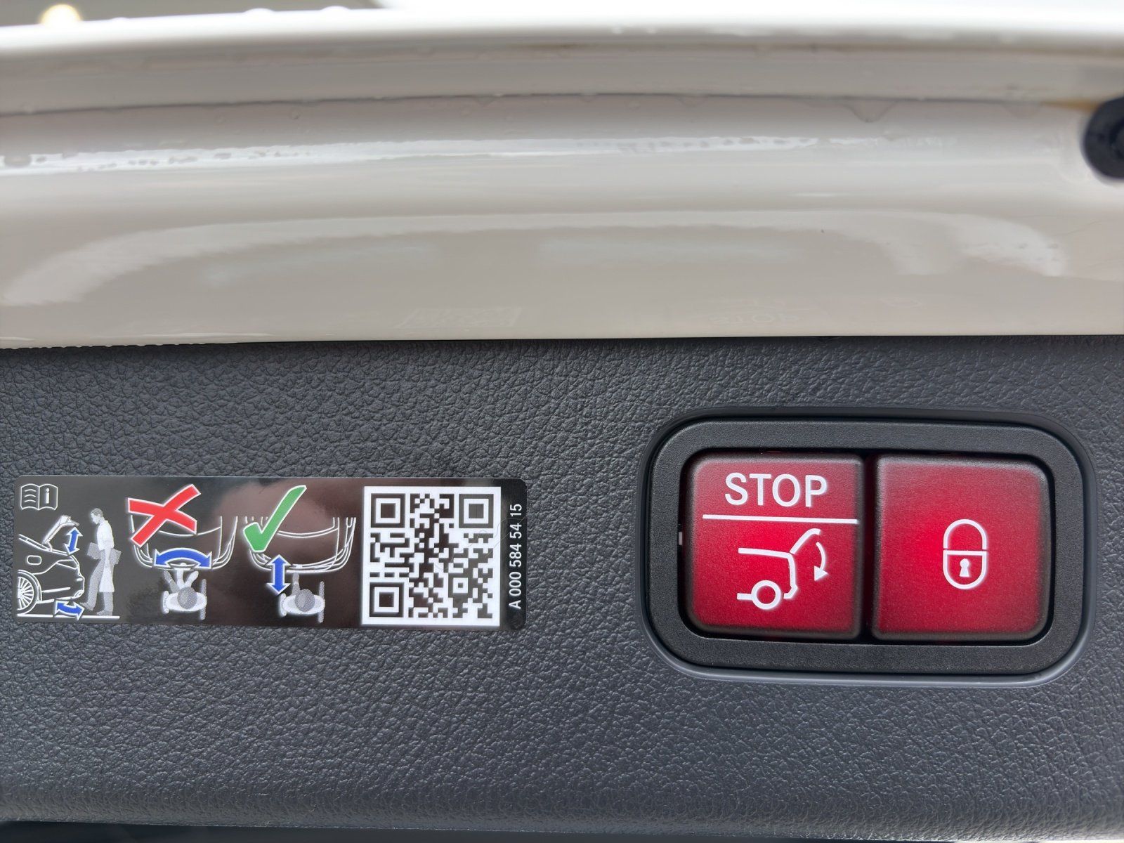 Fahrzeugabbildung Mercedes-Benz C 300 d T AMG Head-Up DIGITAL Burmester 360° PSD