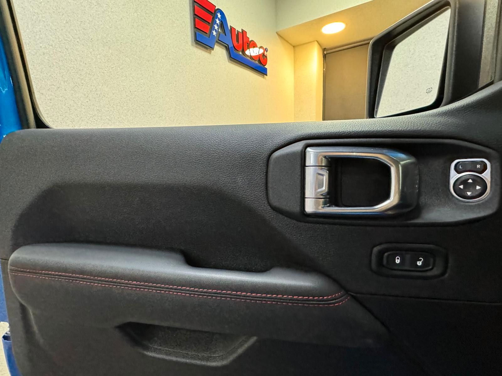 Fahrzeugabbildung Jeep RUBICON 392-6.4L HEMI V8-RECON 35"-STEEL BUMPER