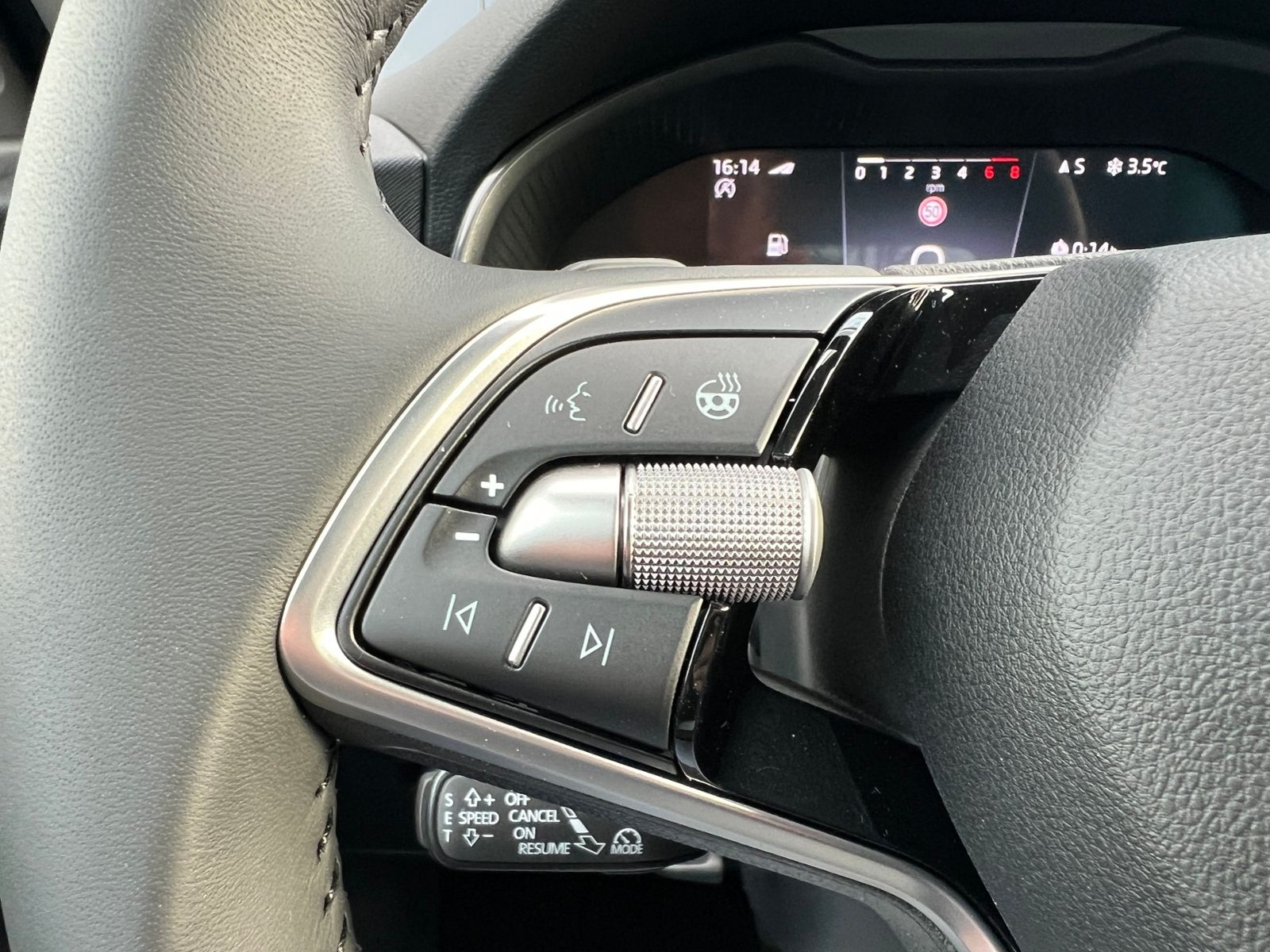 Fahrzeugabbildung SKODA Kamiq Selection 1.0 TSI DSG *Vorb. AHK, LED, ACC