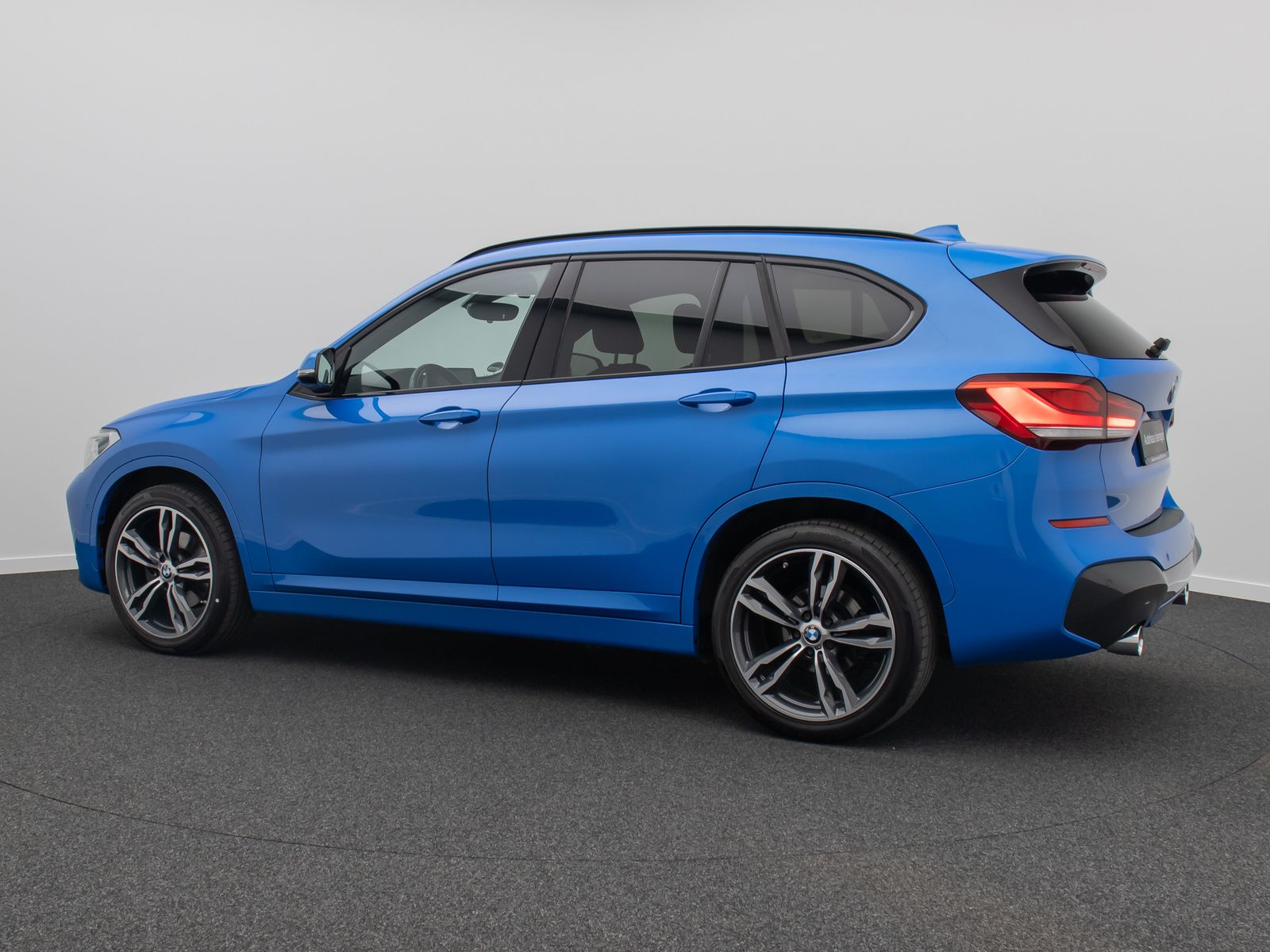 Fahrzeugabbildung BMW X1 sD18d M Sport HUD Memory LED ParkAss Komfort