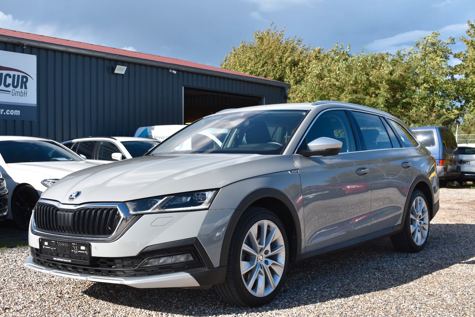 Fahrzeugabbildung SKODA Octavia Combi Scout 4x4/KEYLESS/HUD/AHK/LED