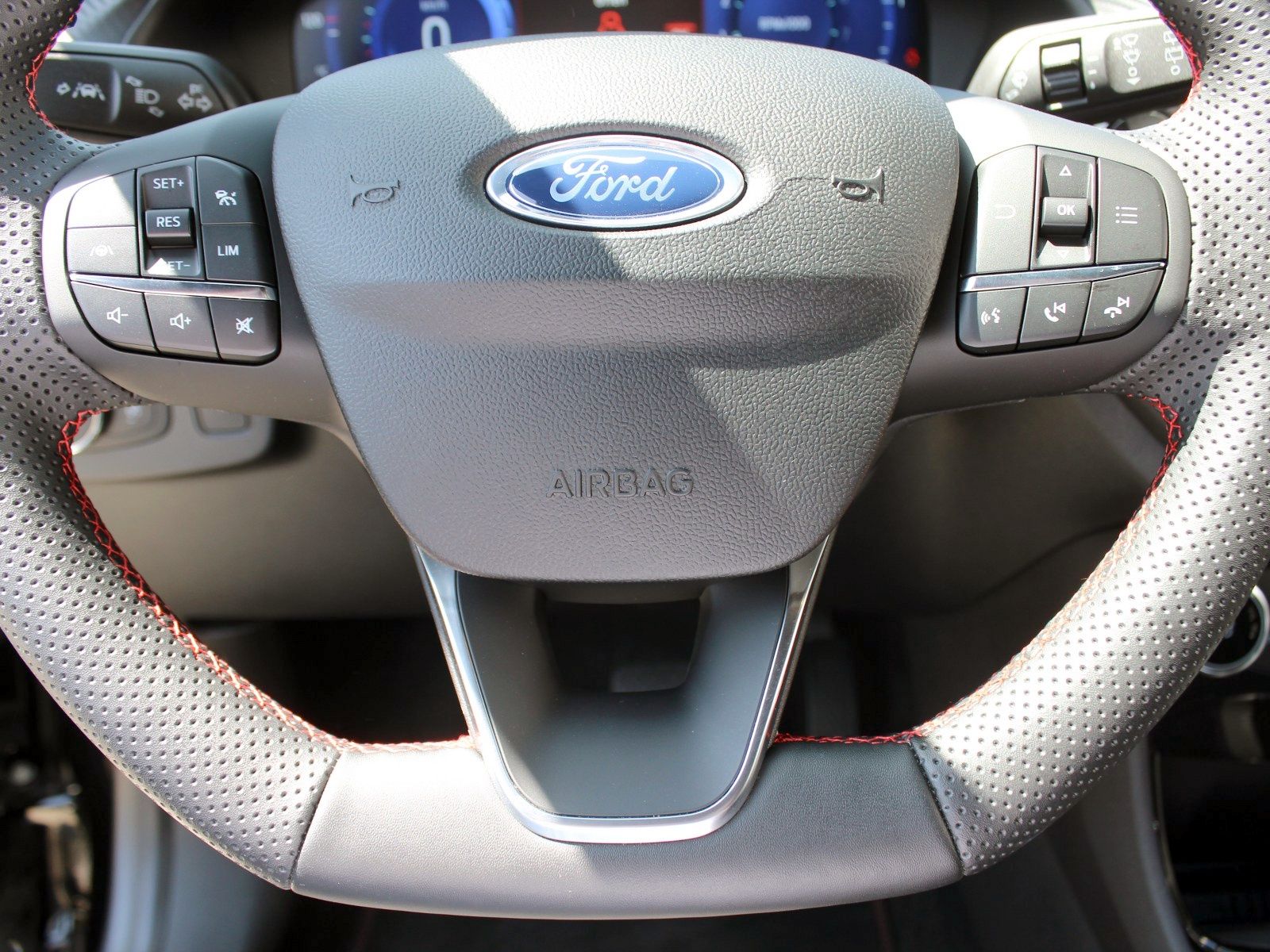 Fahrzeugabbildung Ford Puma ST-Line X 1,0 EcoBoost Mild Hybrid