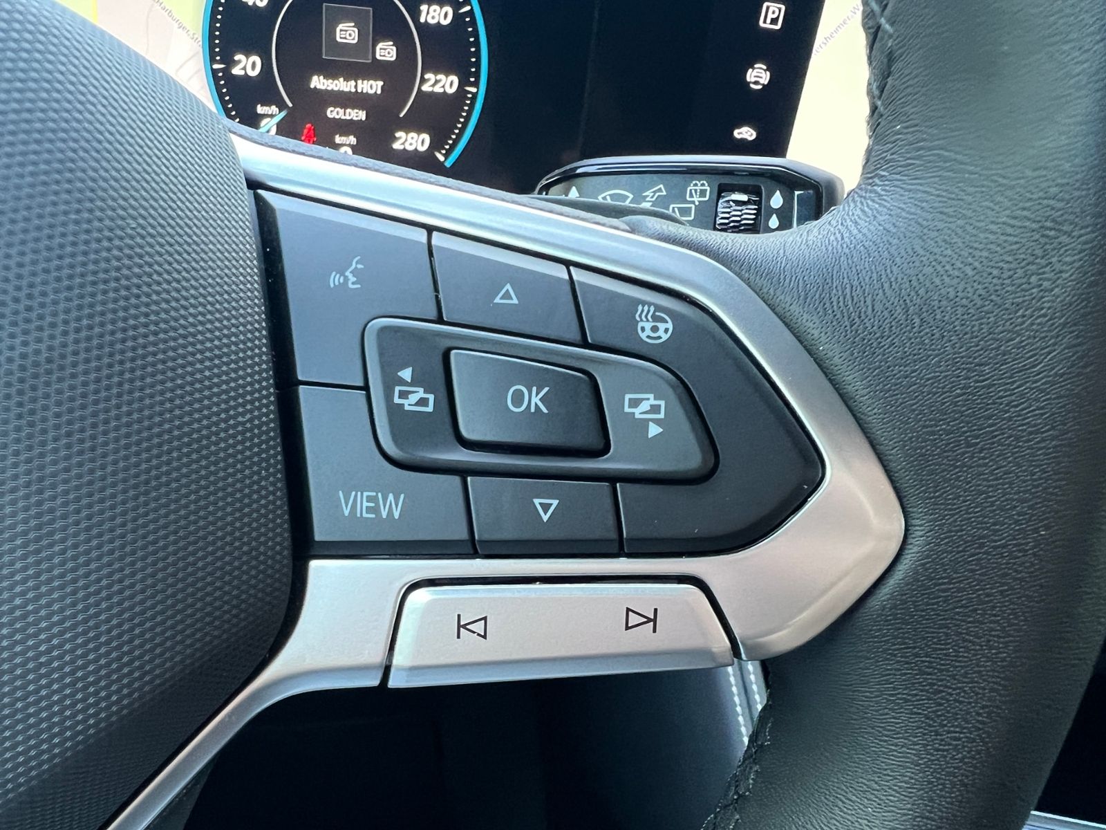Fahrzeugabbildung Volkswagen Touareg 3.0 TDI 4MOTION *AHK, Luft, Leder, ACC,