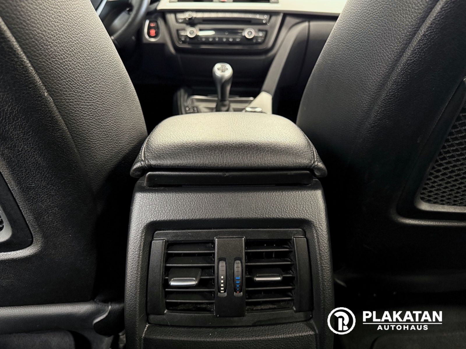 Fahrzeugabbildung BMW 318d Touring Leder Navi Bi-Xenon