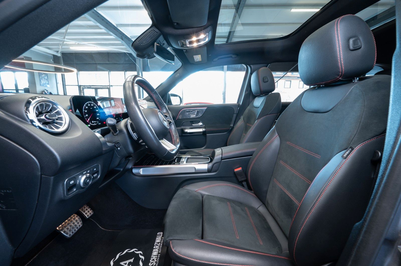 Mercedes-Benz GLB250 4M AMG-LINE NIGHT PANO AHK 360° MEMORY foto 13