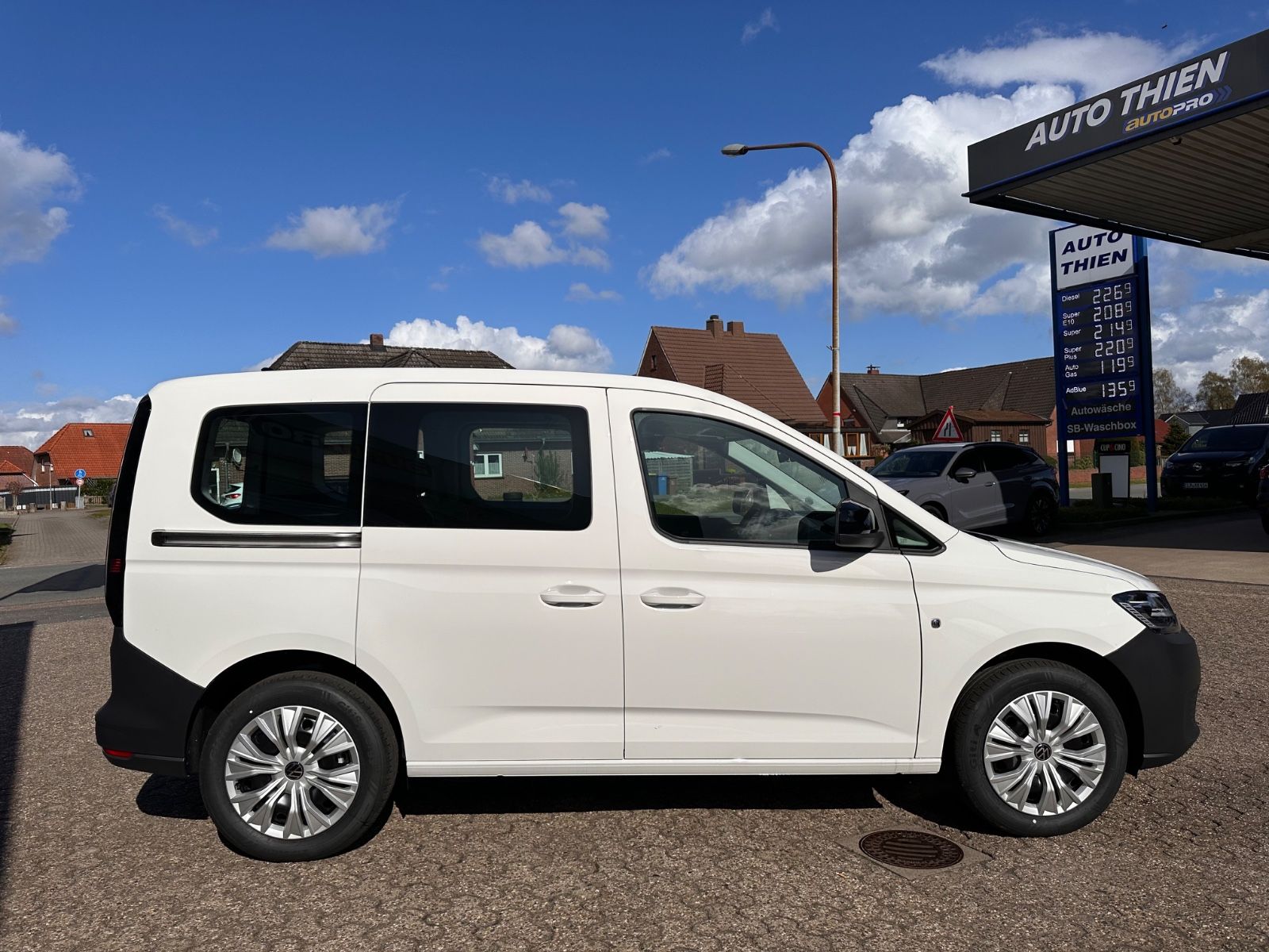 Fahrzeugabbildung Volkswagen Caddy Kombi 2.0 TDI APP/ACC/LED/PDC/TOTW/VIRT