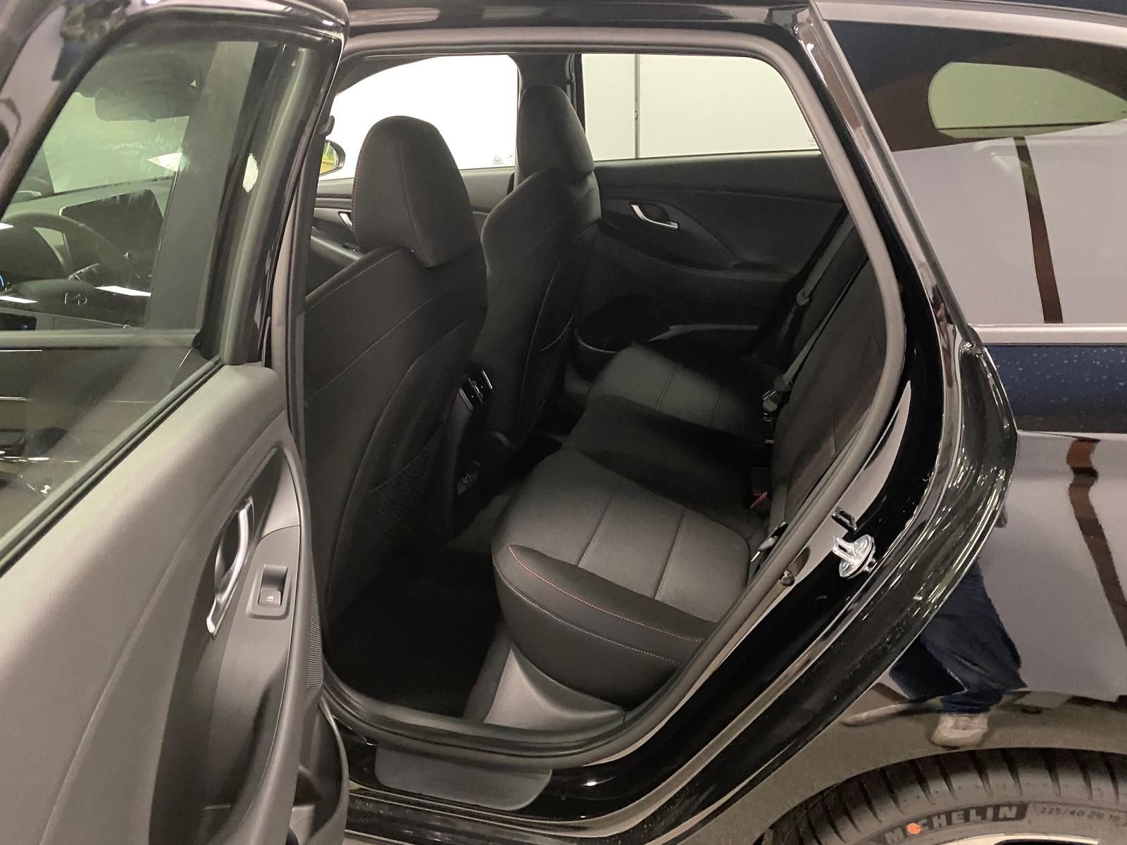 Fahrzeugabbildung Hyundai i30 N-Line APP+KLIMA+RFK+PDC+NAVI+SITZHEIZ+Andro