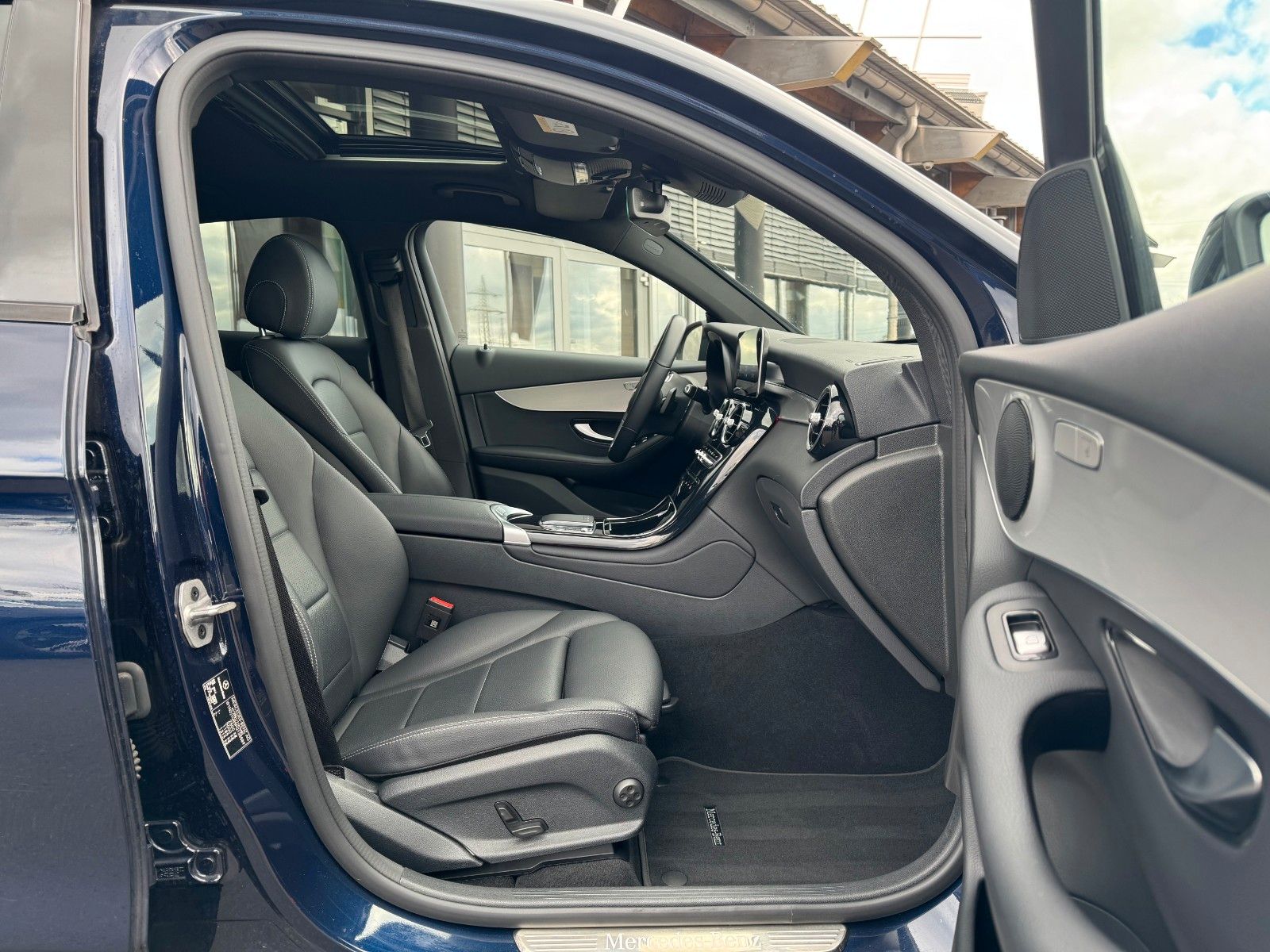 Fahrzeugabbildung Mercedes-Benz GLC 200 d 4M Coupe Night+R-Kamera+S-Dach+