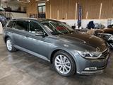 Volkswagen Passat Variant Highline BMT/Start-Stopp *AHK*SHZ - mit Diesel-Antrieb: Grau, Vollleder, Kombi