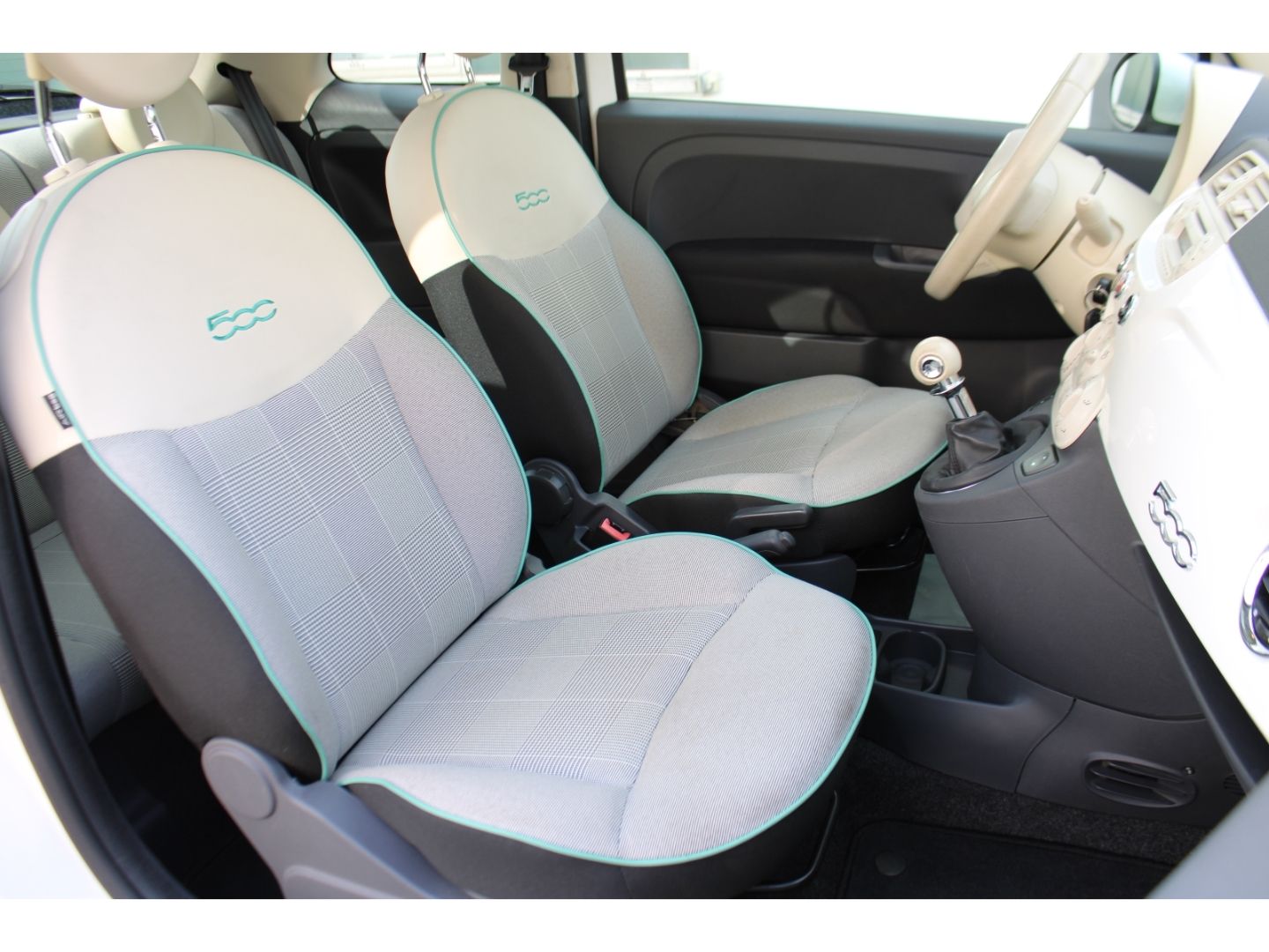 Fahrzeugabbildung Fiat 500 Lounge Klima Radio CD GJR PDC Pano Bluetooth