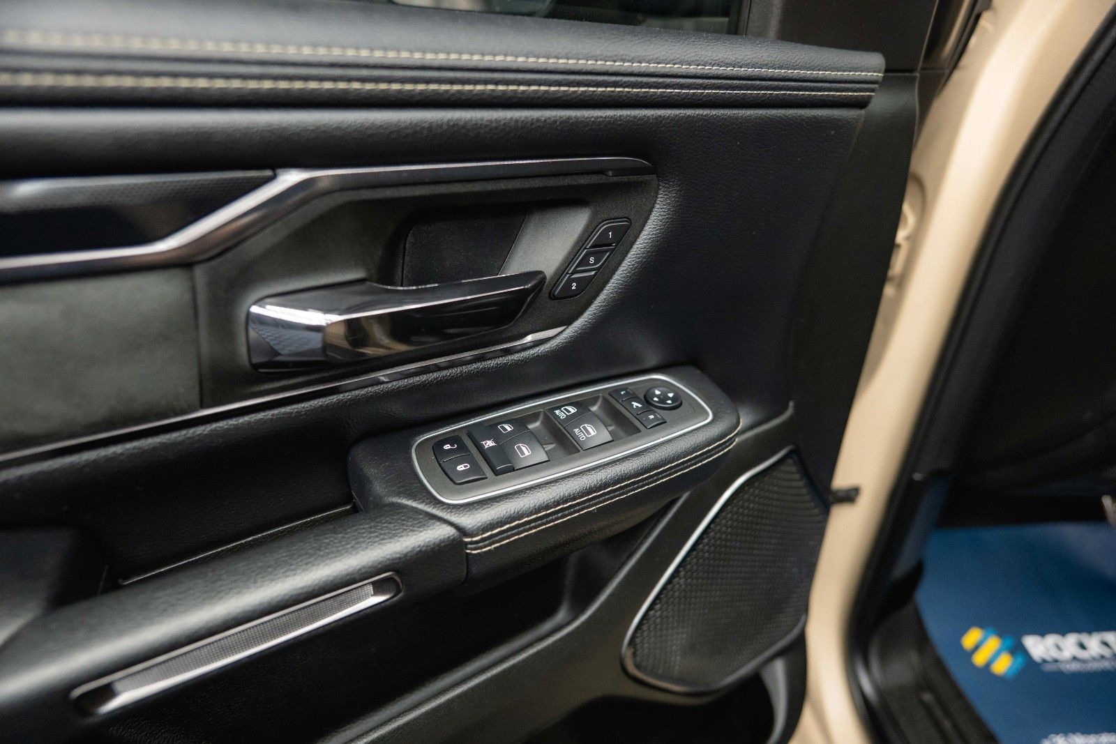 Fahrzeugabbildung Dodge RAM 5.7 V8 HEMI 4x4 NIGHT GT SPORT Offroad 19%