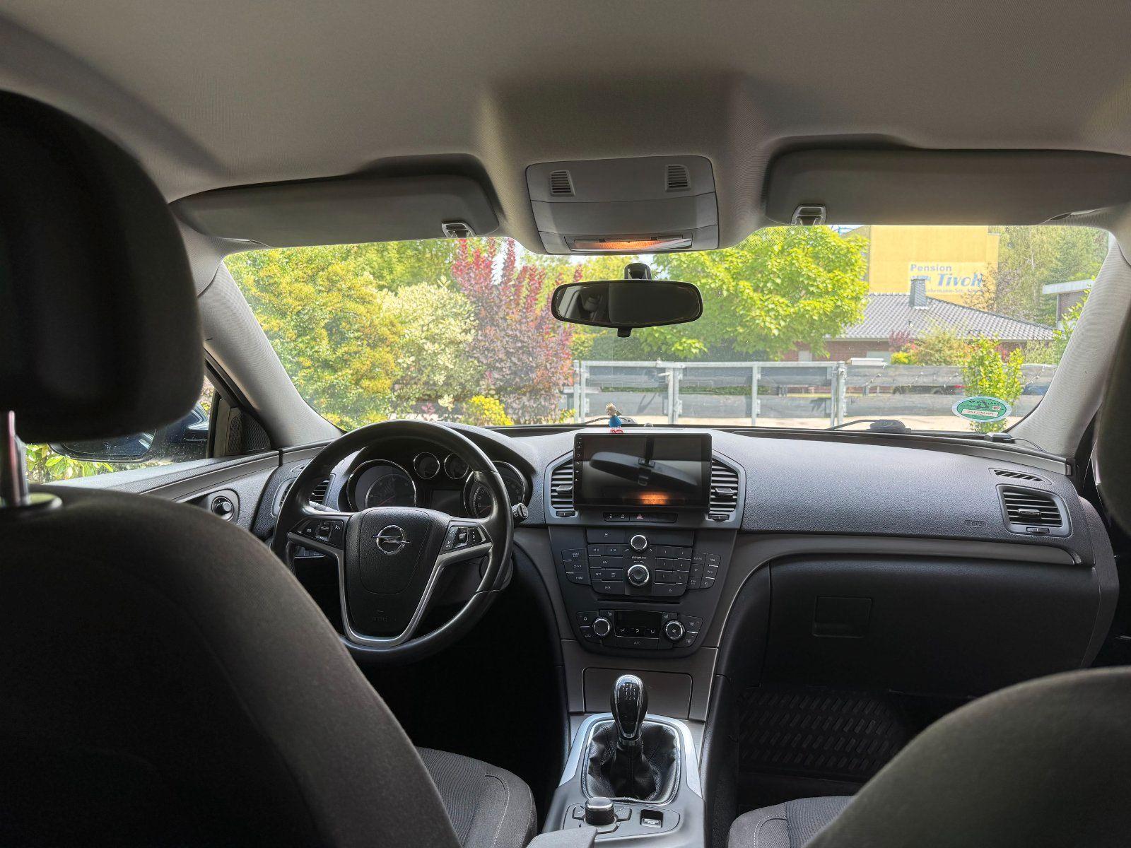 Opel Insignia 2011 — photo 12